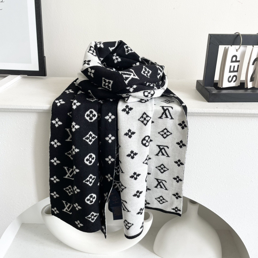 Louis Vuitton scarf 32x180cm