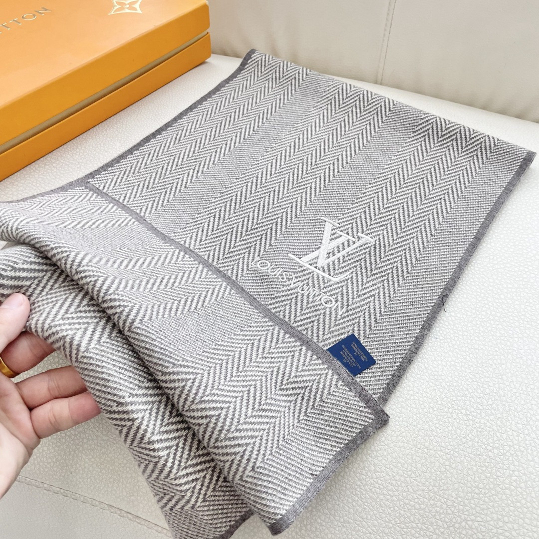 Louis Vuitton scarf 32x180cm 100% knitted cashmere