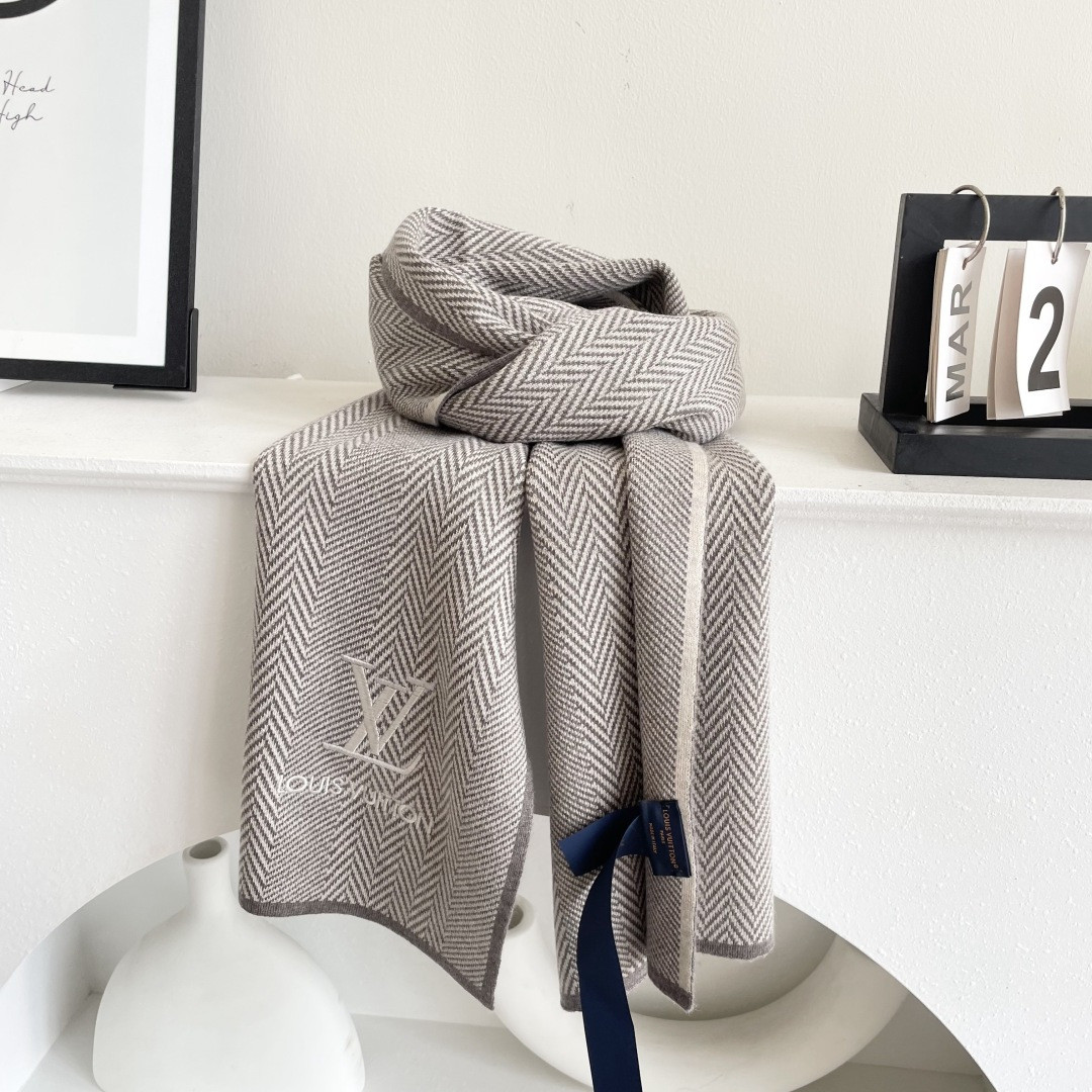 Louis Vuitton scarf 32x180cm 100% knitted cashmere