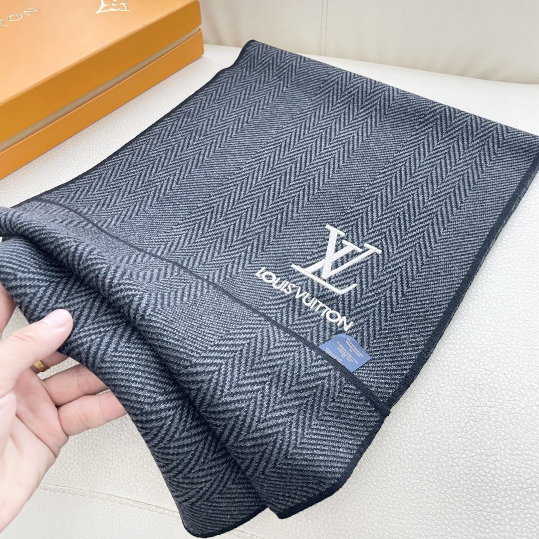 Louis Vuitton scarf 32x180cm 100% knitted cashmere
