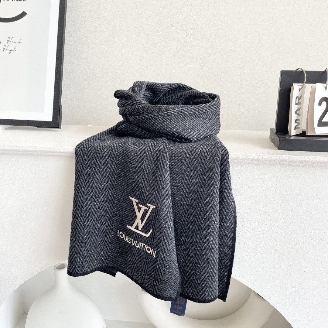Louis Vuitton scarf 32x180cm 100% knitted cashmere