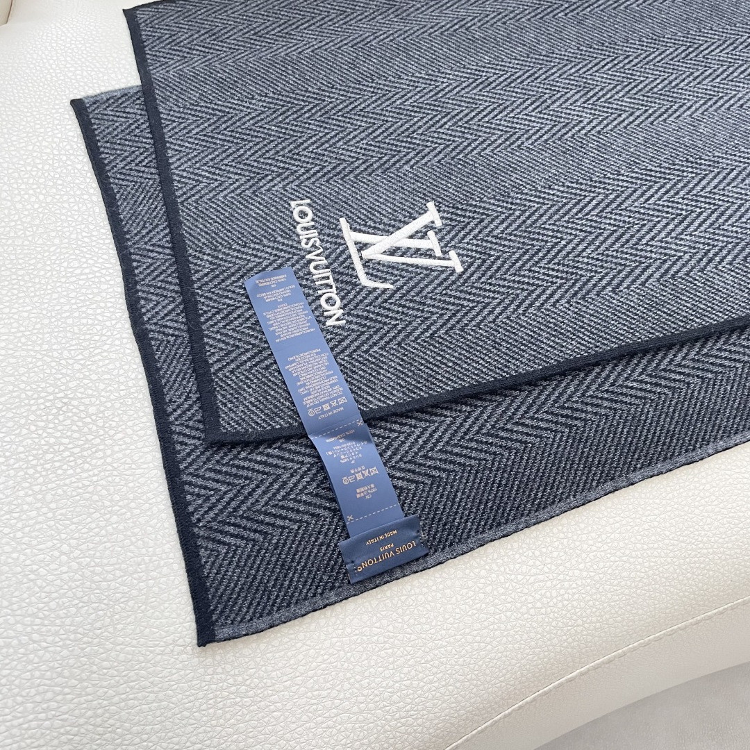 Louis Vuitton scarf 32x180cm 100% knitted cashmere