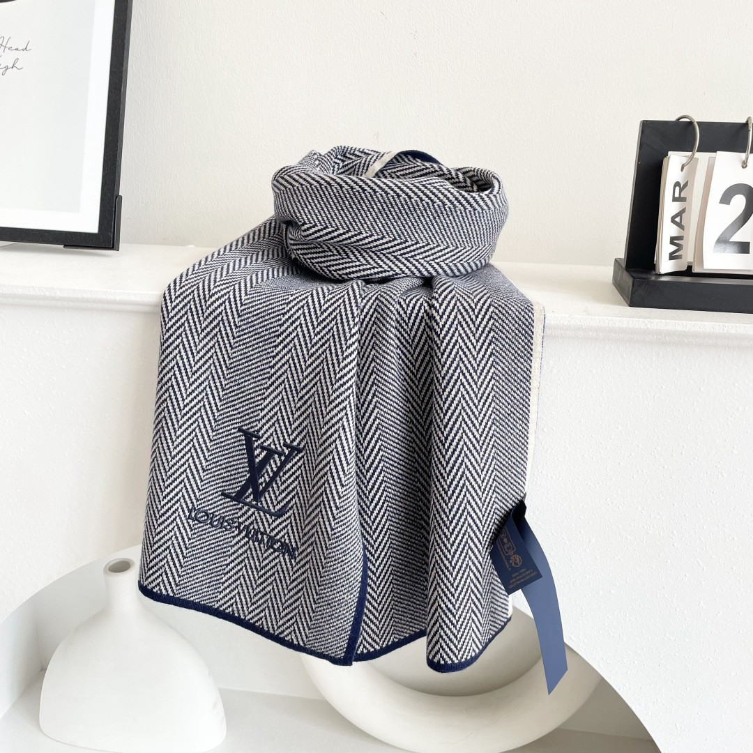 Louis Vuitton scarf 32x180cm 100% knitted cashmere