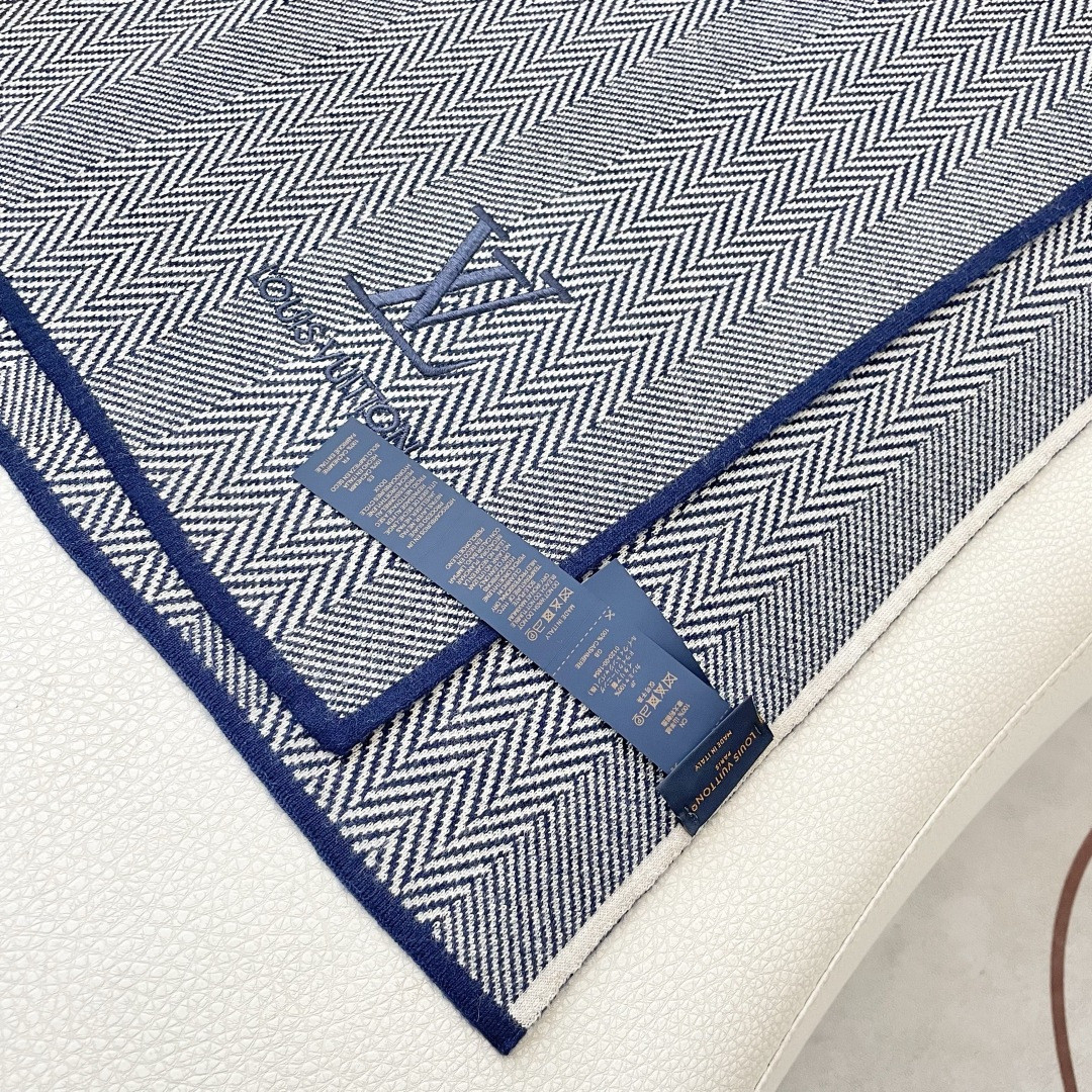 Louis Vuitton scarf 32x180cm 100% knitted cashmere