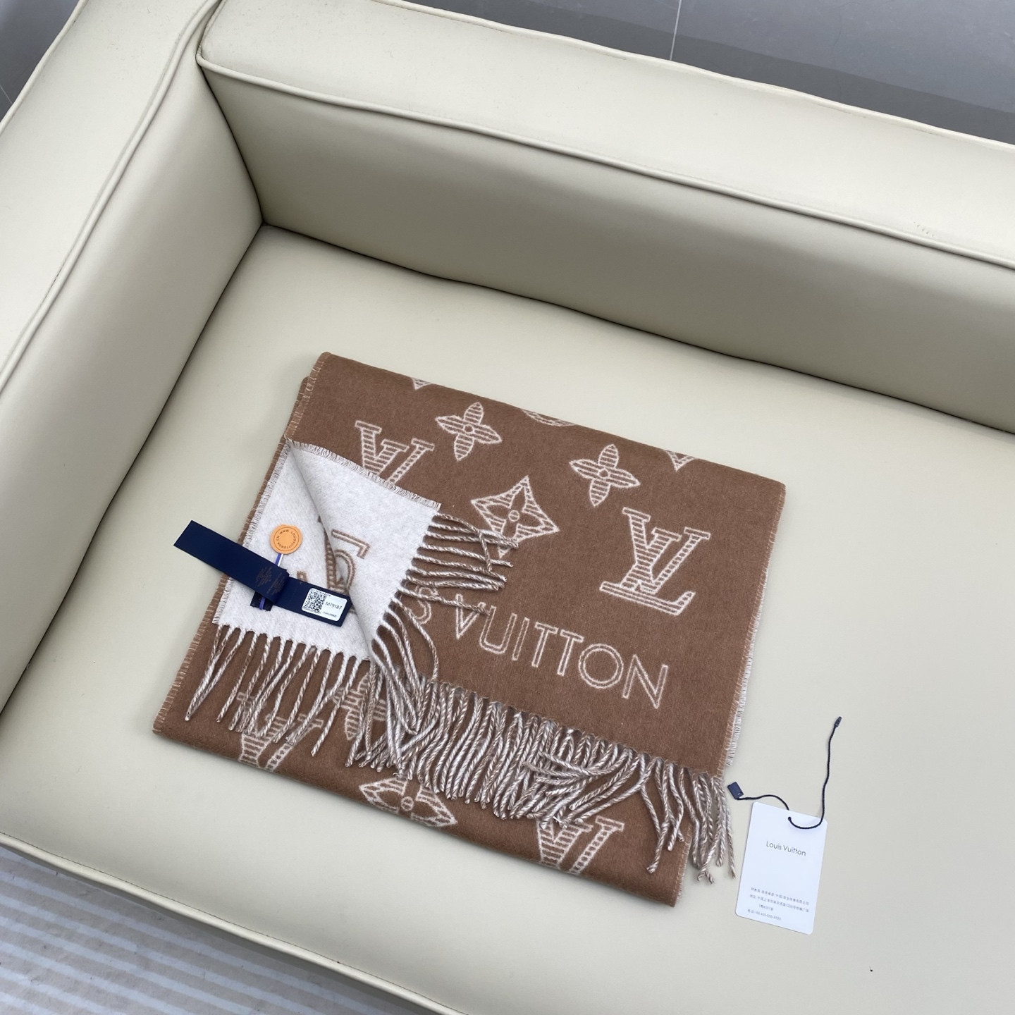 Louis Vuitton Monogram Shadow scarf 40x200cm