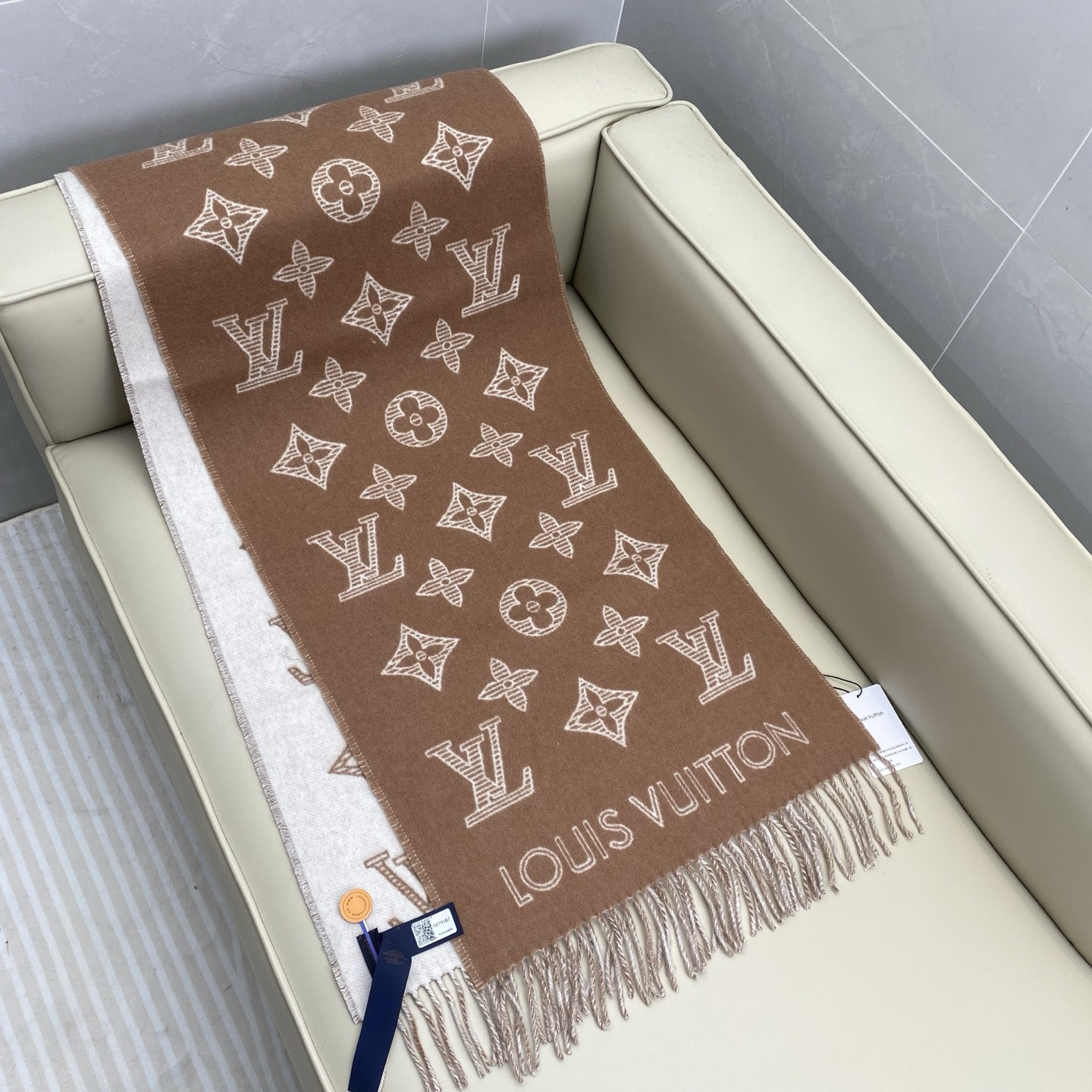 Louis Vuitton Monogram Shadow scarf 40x200cm
