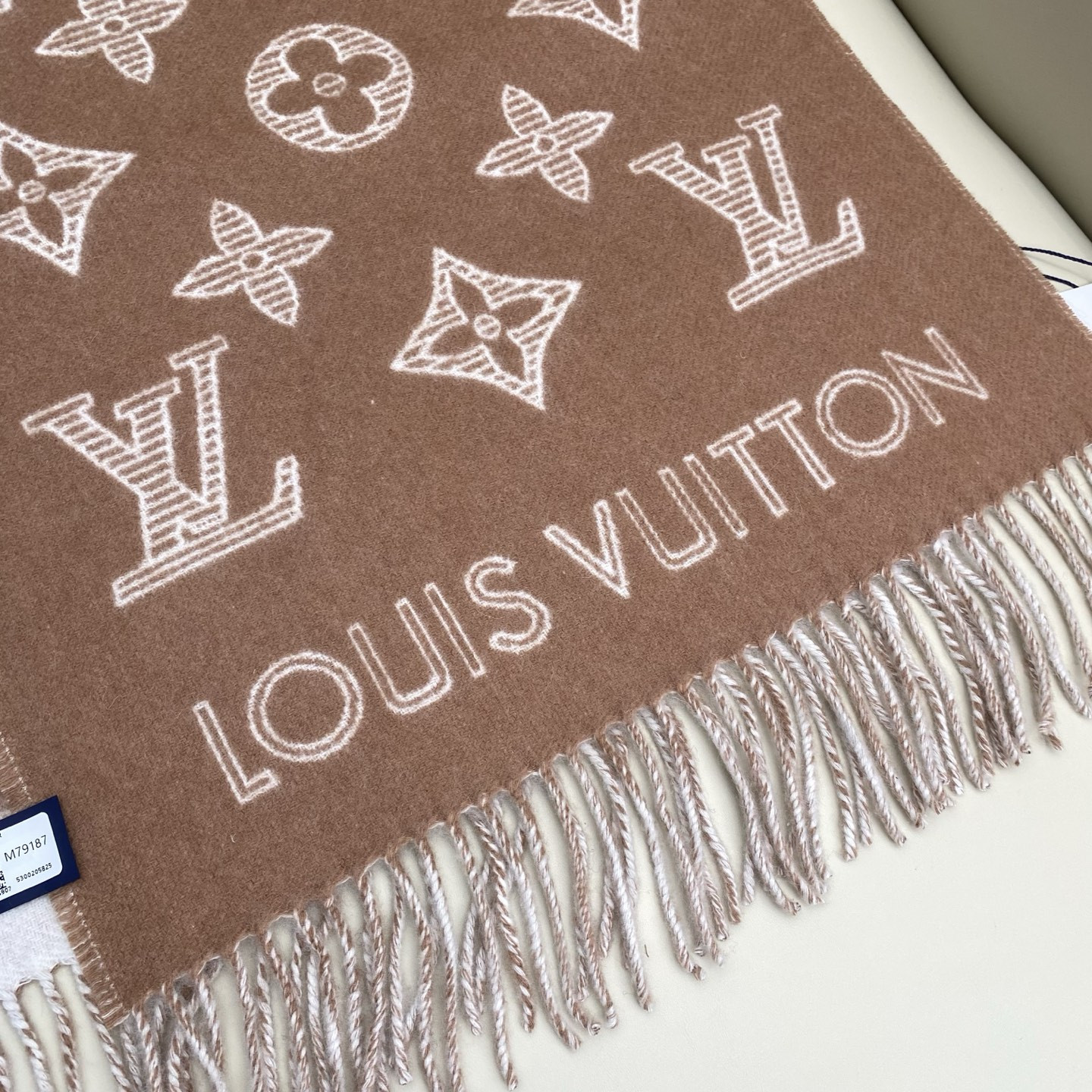 Louis Vuitton Monogram Shadow scarf 40x200cm