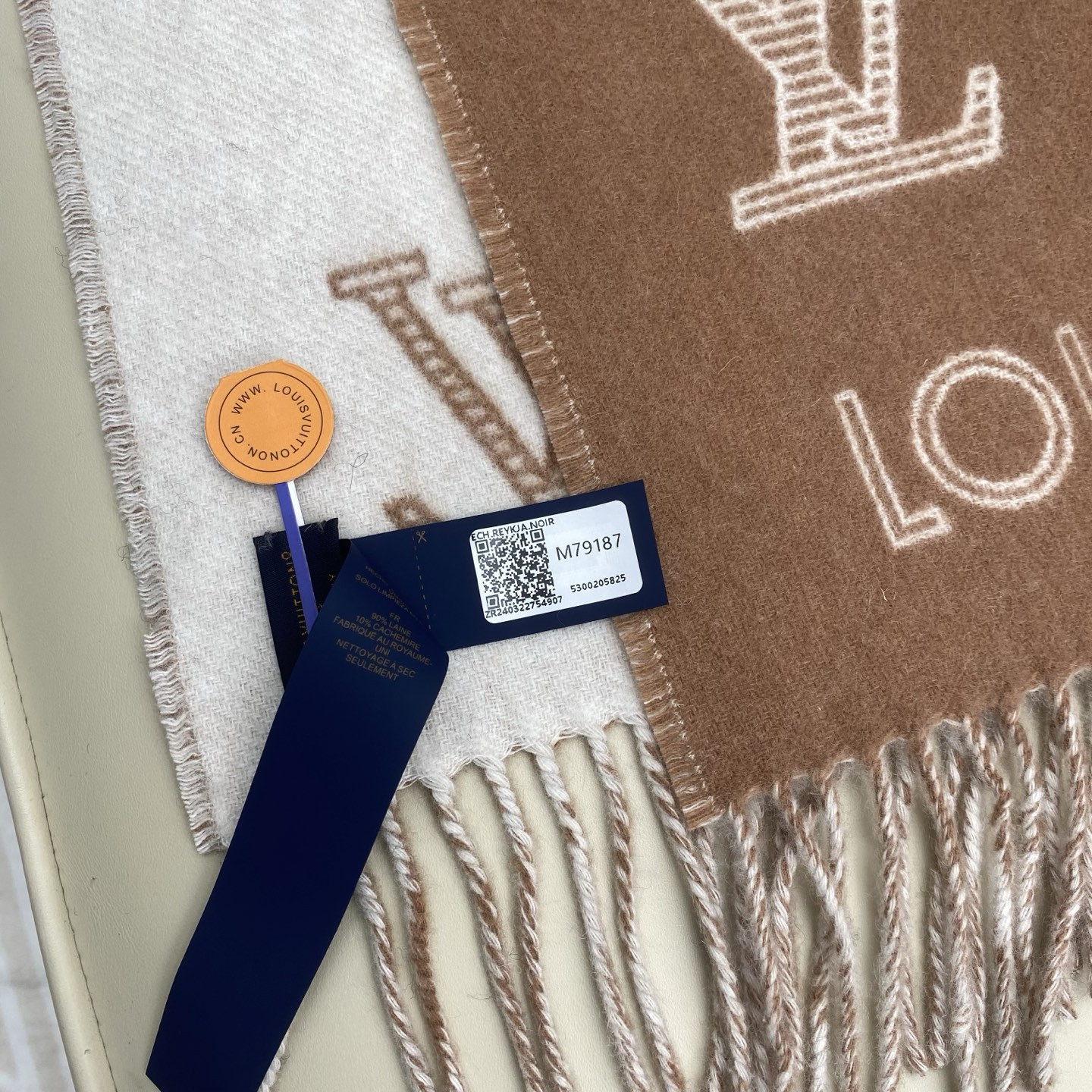 Louis Vuitton Monogram Shadow scarf 40x200cm