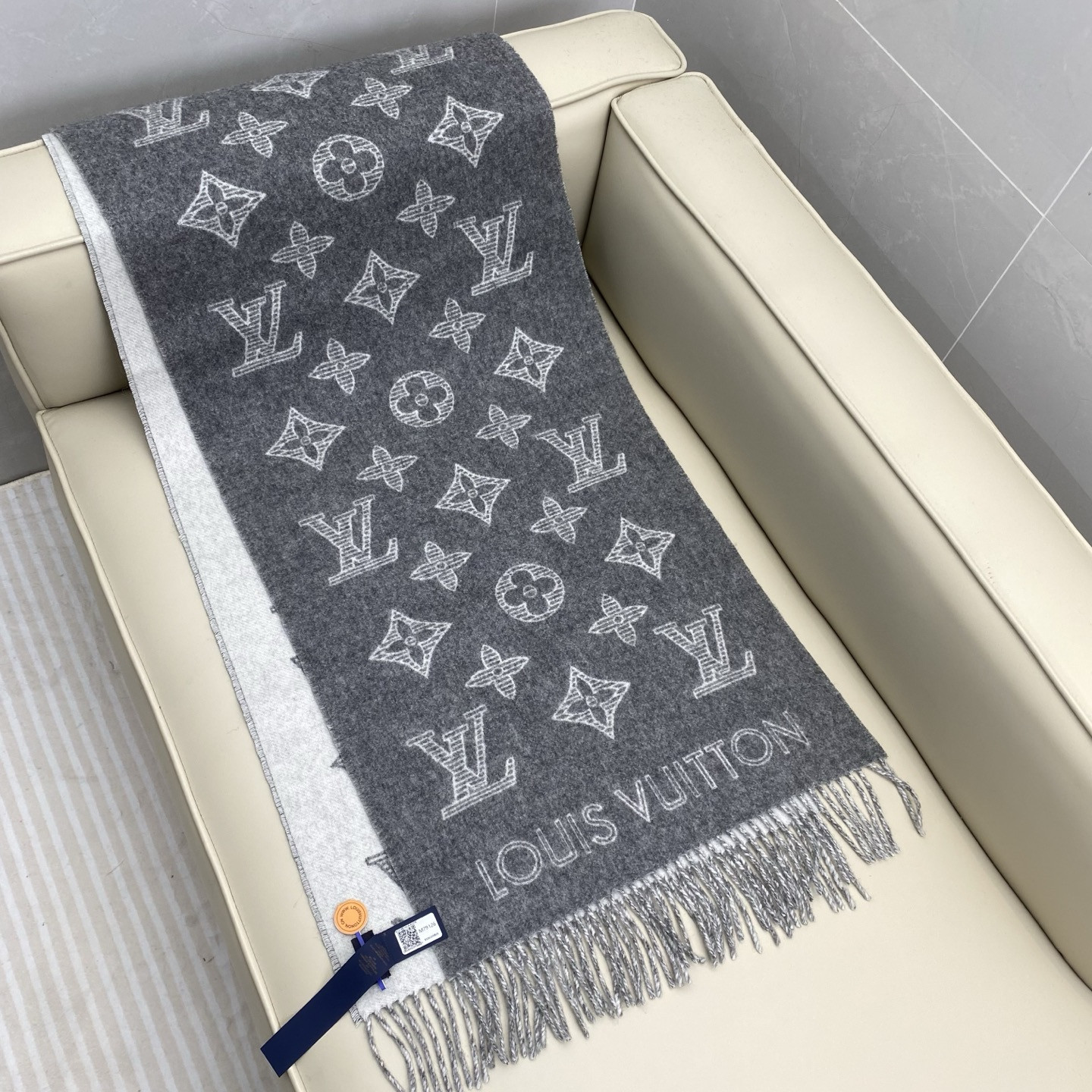 Louis Vuitton Monogram Shadow scarf 40x200cm