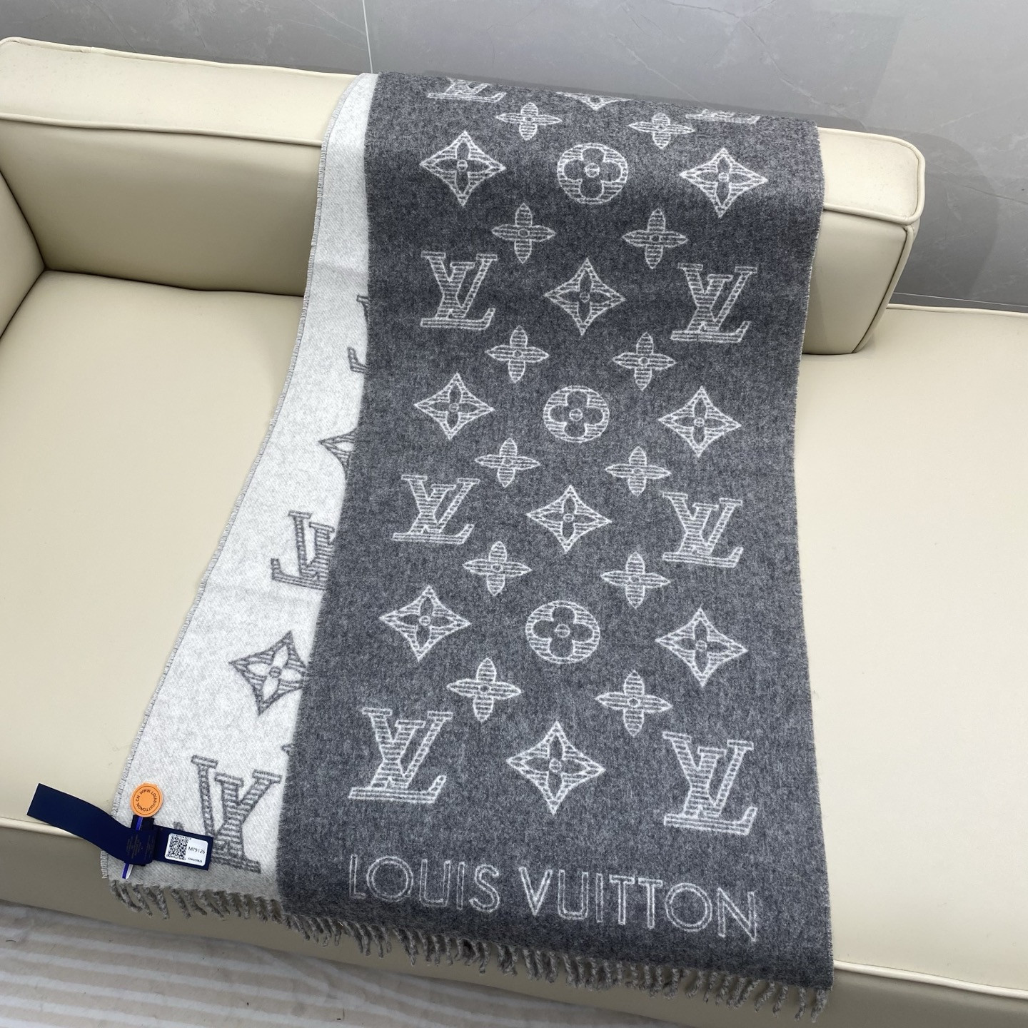 Louis Vuitton Monogram Shadow scarf 40x200cm