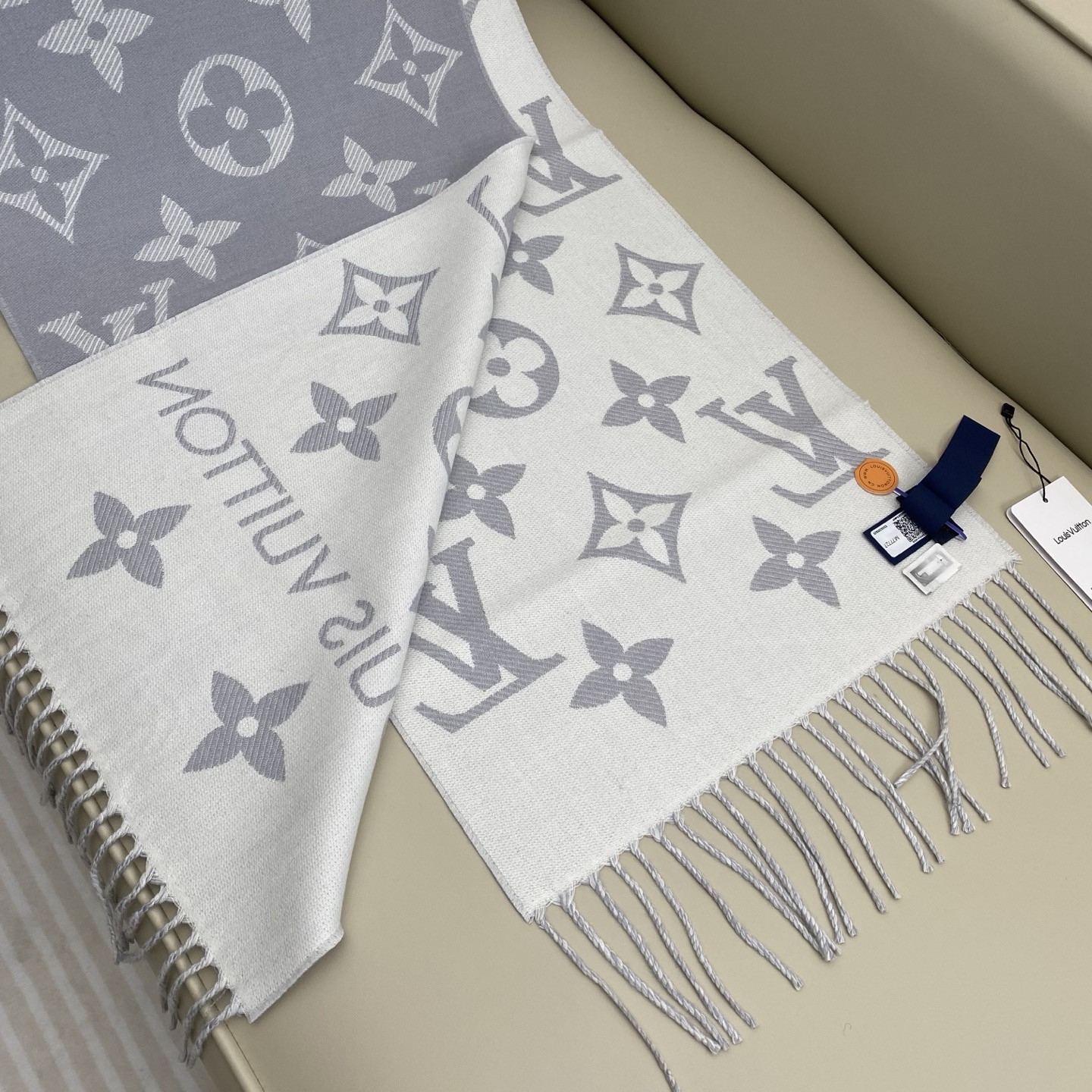 Louis Vuitton scarf 34x186cm 100% sheep wool