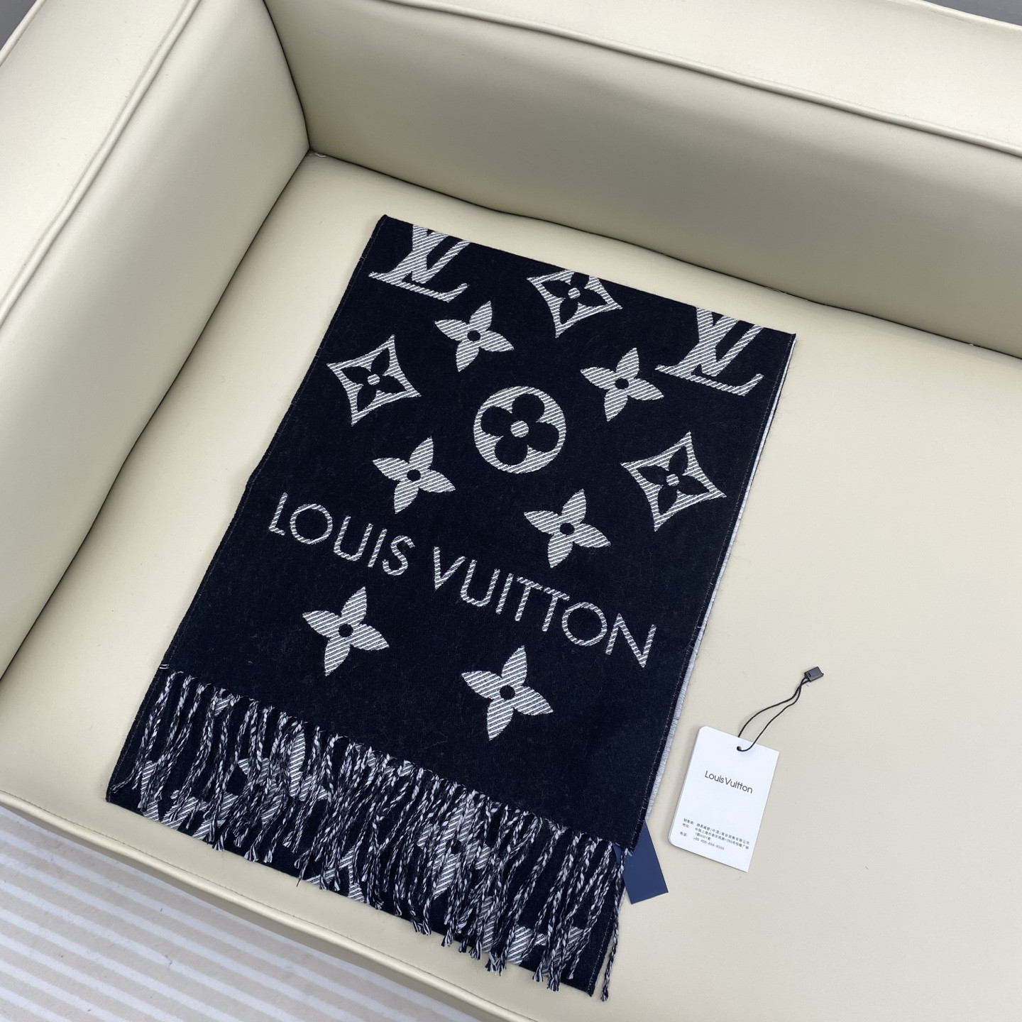 Louis Vuitton scarf 34x186cm 100% sheep wool