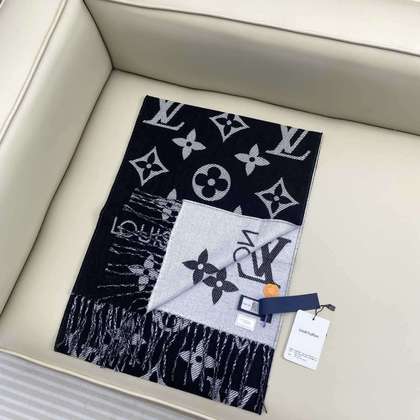 Louis Vuitton scarf 34x186cm 100% sheep wool