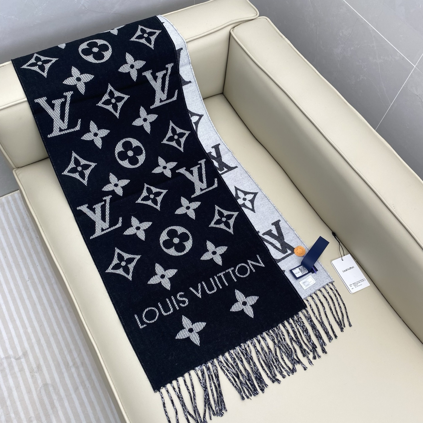 Louis Vuitton scarf 34x186cm 100% sheep wool