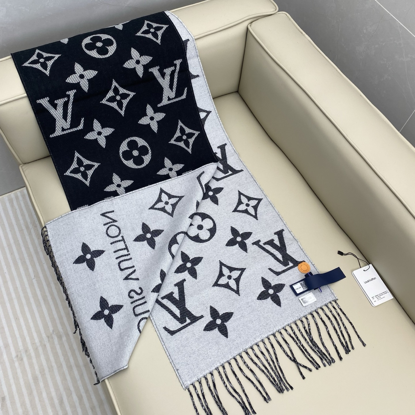 Louis Vuitton scarf 34x186cm 100% sheep wool