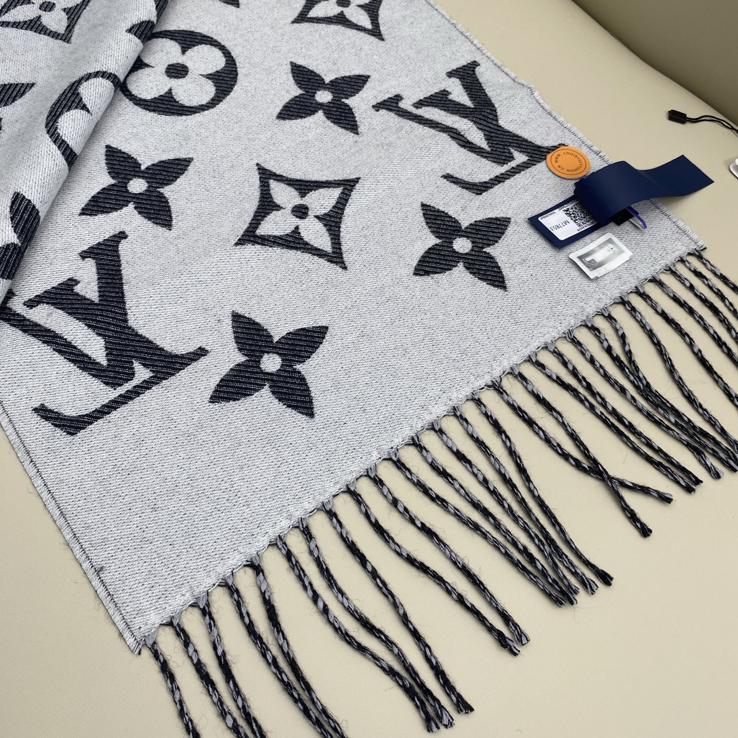 Louis Vuitton scarf 34x186cm 100% sheep wool