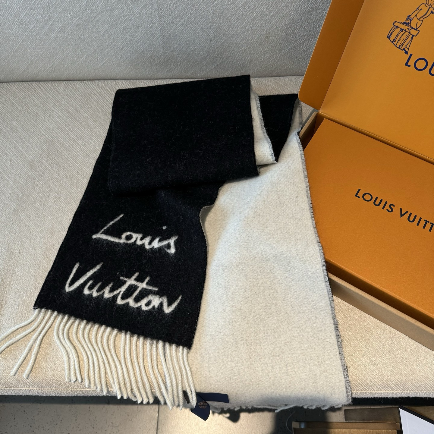 Louis Vuitton scarf 25x220cm