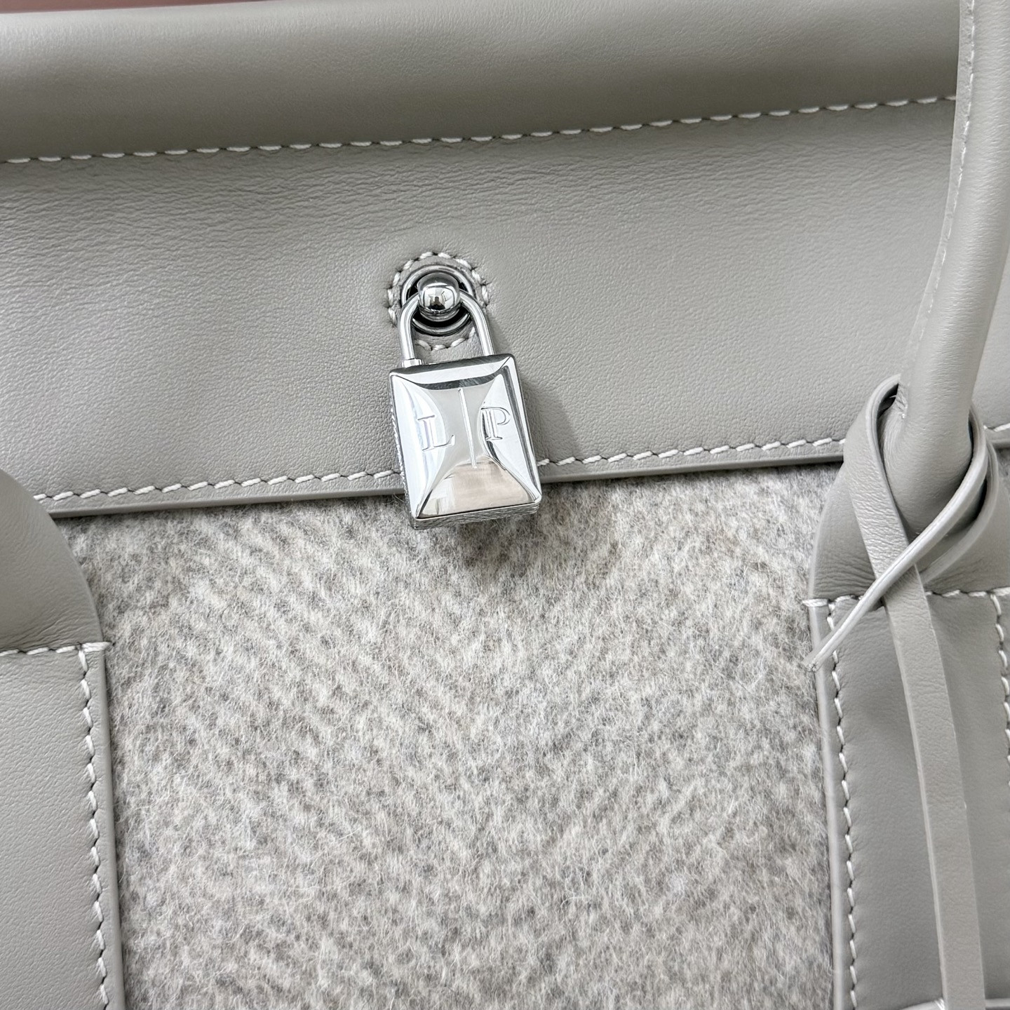 L0r0 P1ana Loom L25 25x18x12.5cm