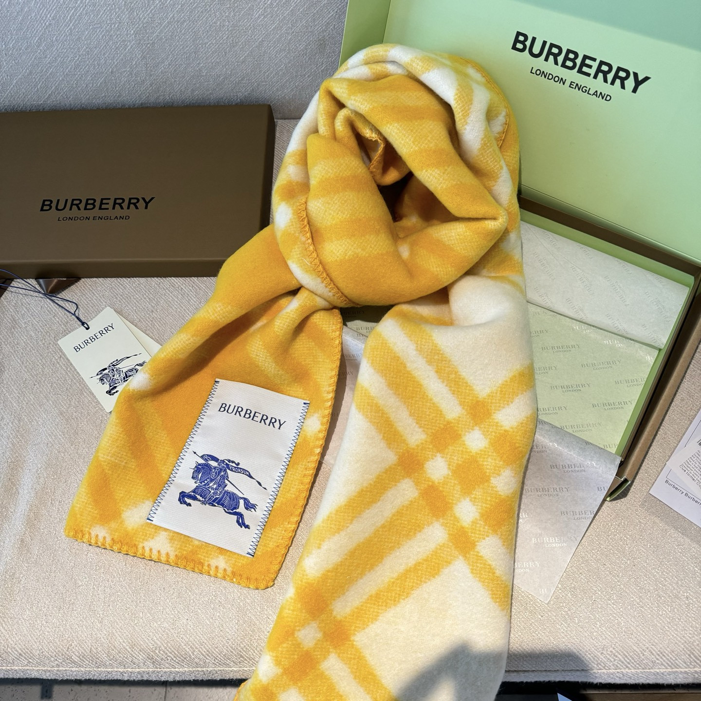 Bv*b*rry scarf 30x182cm 100% wool