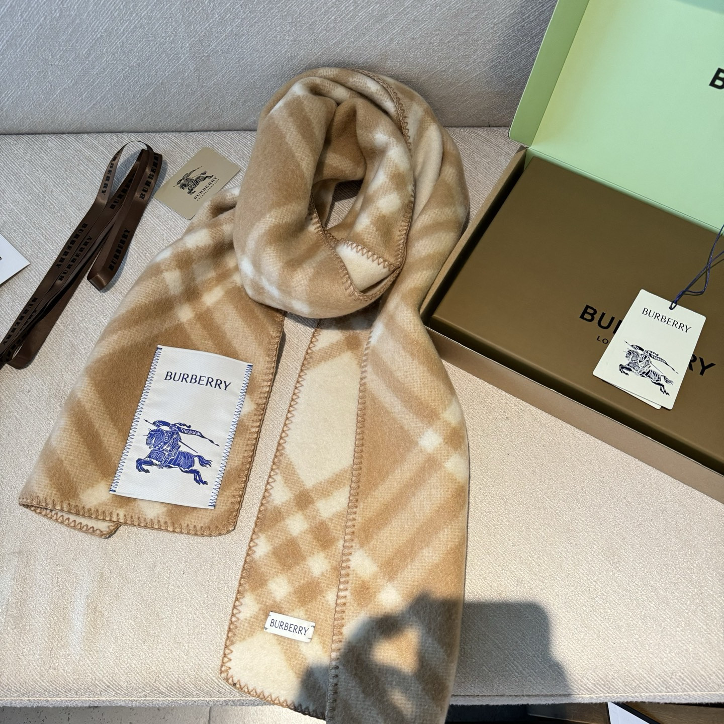 Bv*b*rry scarf 30x182cm 100% wool