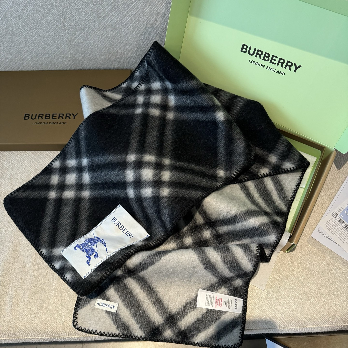 Bv*b*rry scarf 30x182cm 100% wool