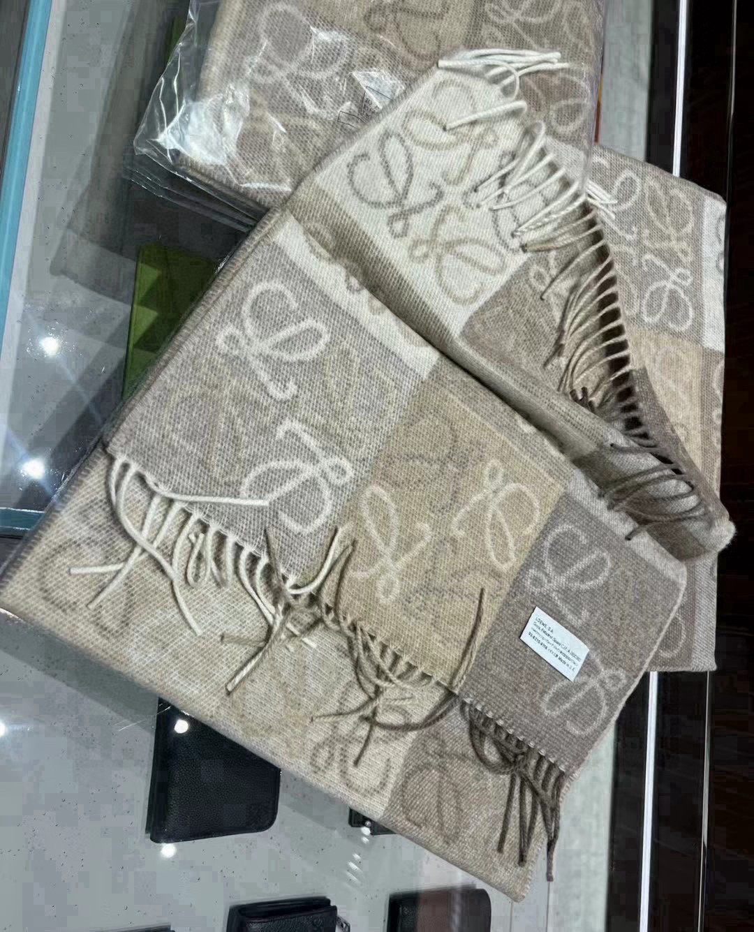 L0ew* scarf 40x200cm 90% wool 10% cashmere