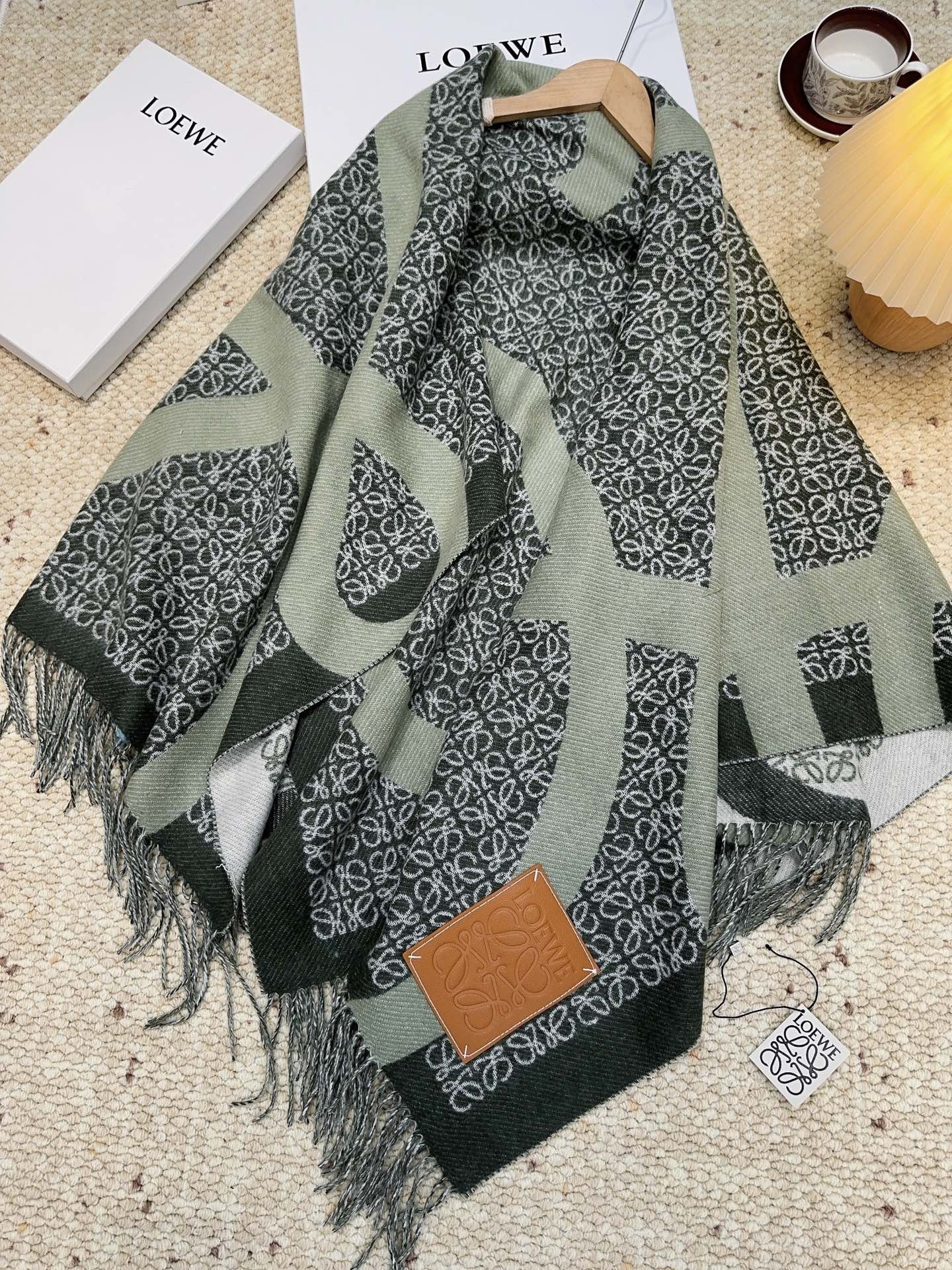 L0ew* scarf 130x140cm