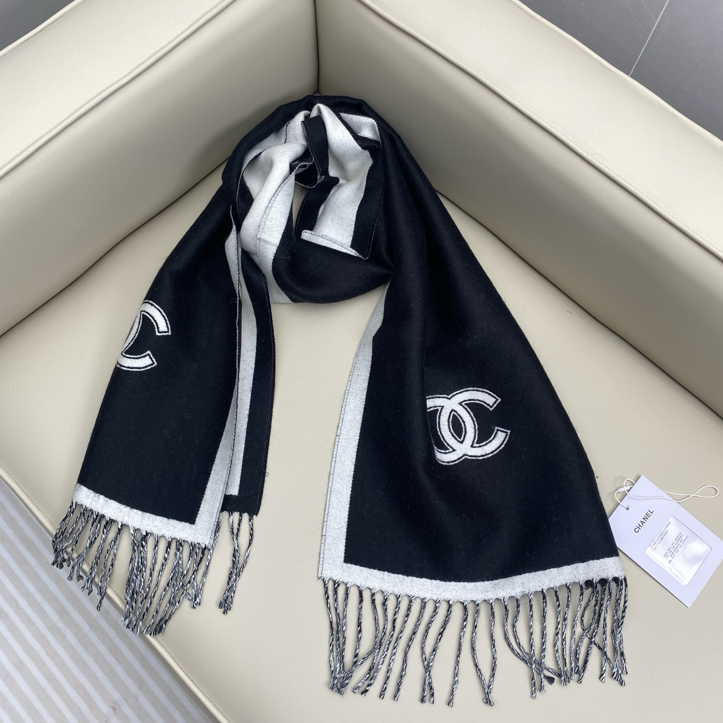 Ch**el scarf 34x184cm 100% sheep wool