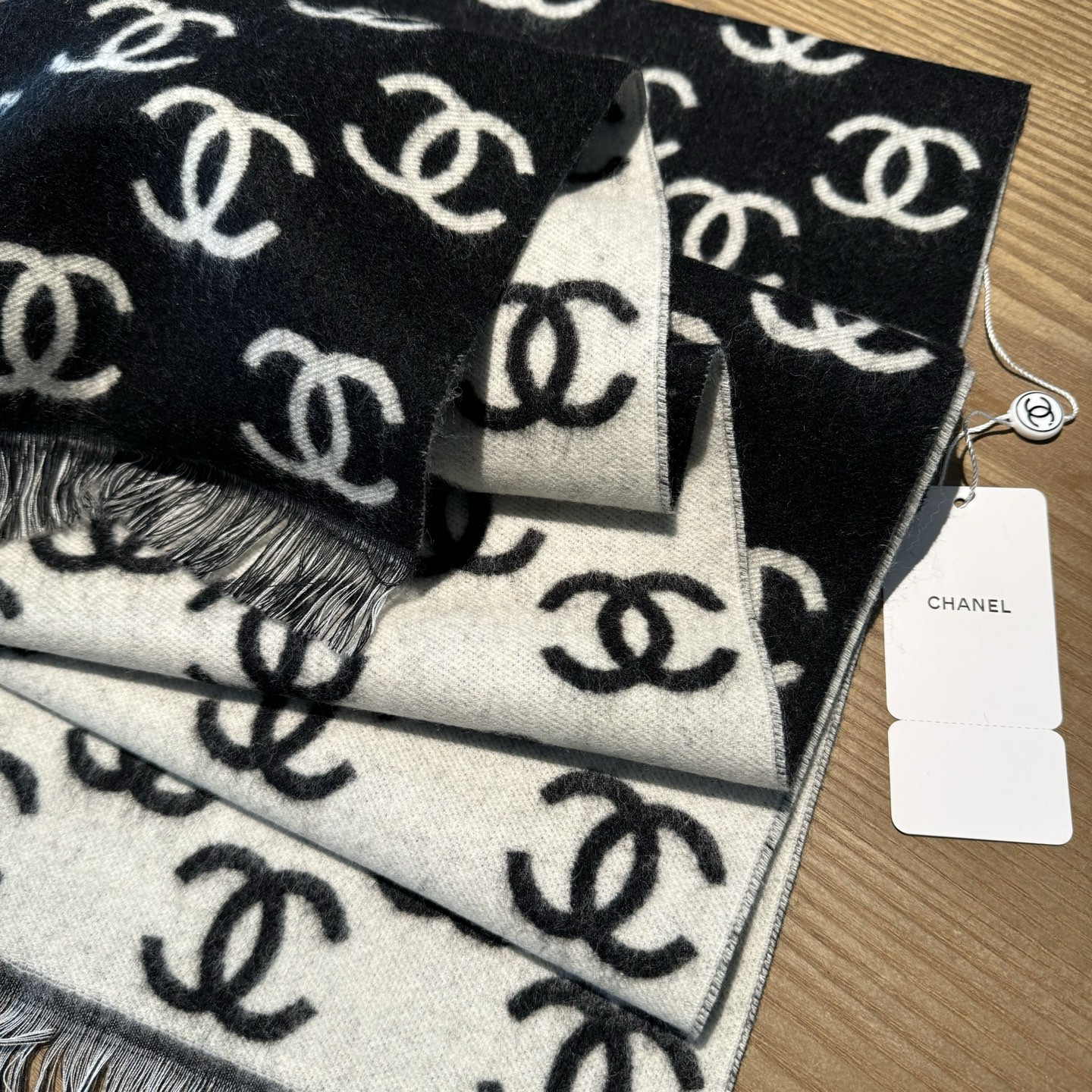 Ch**el scarf 35x180cm 92% wool 8% cashmere