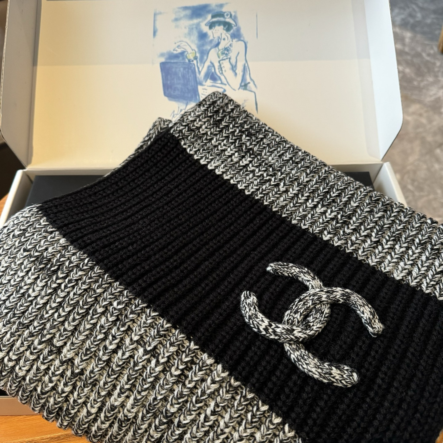 Ch**el scarf 30x200cm 100% cashmere