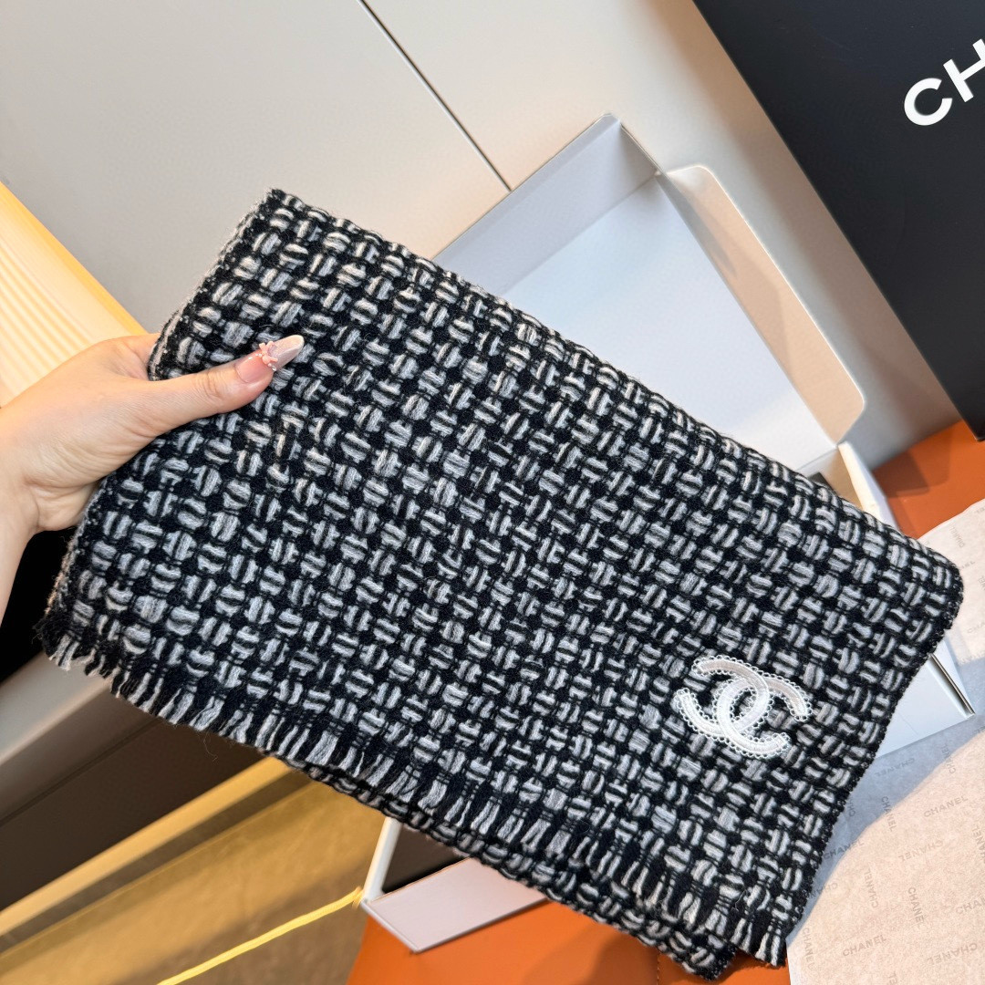 Ch**el scarf 38x185cm 100% cashmere