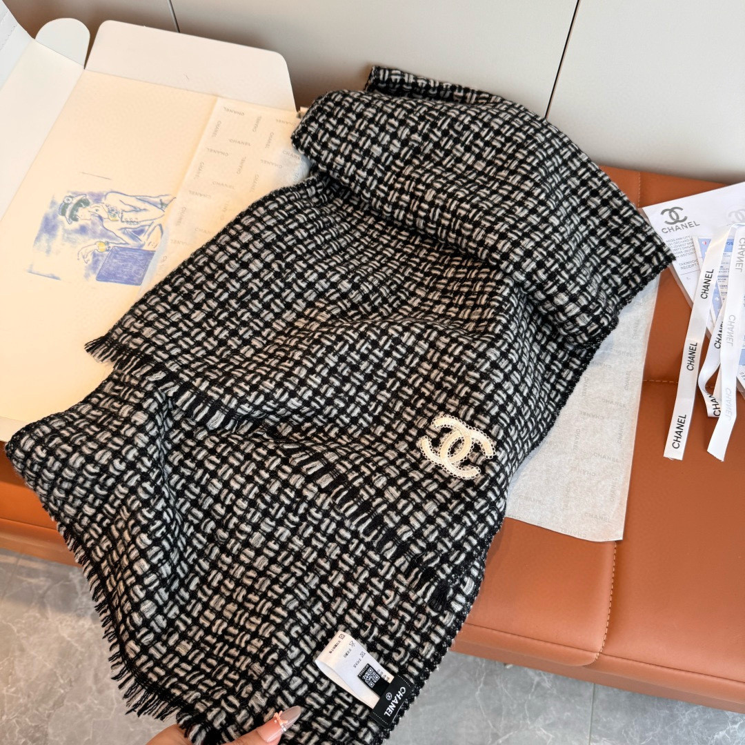 Ch**el scarf 38x185cm 100% cashmere