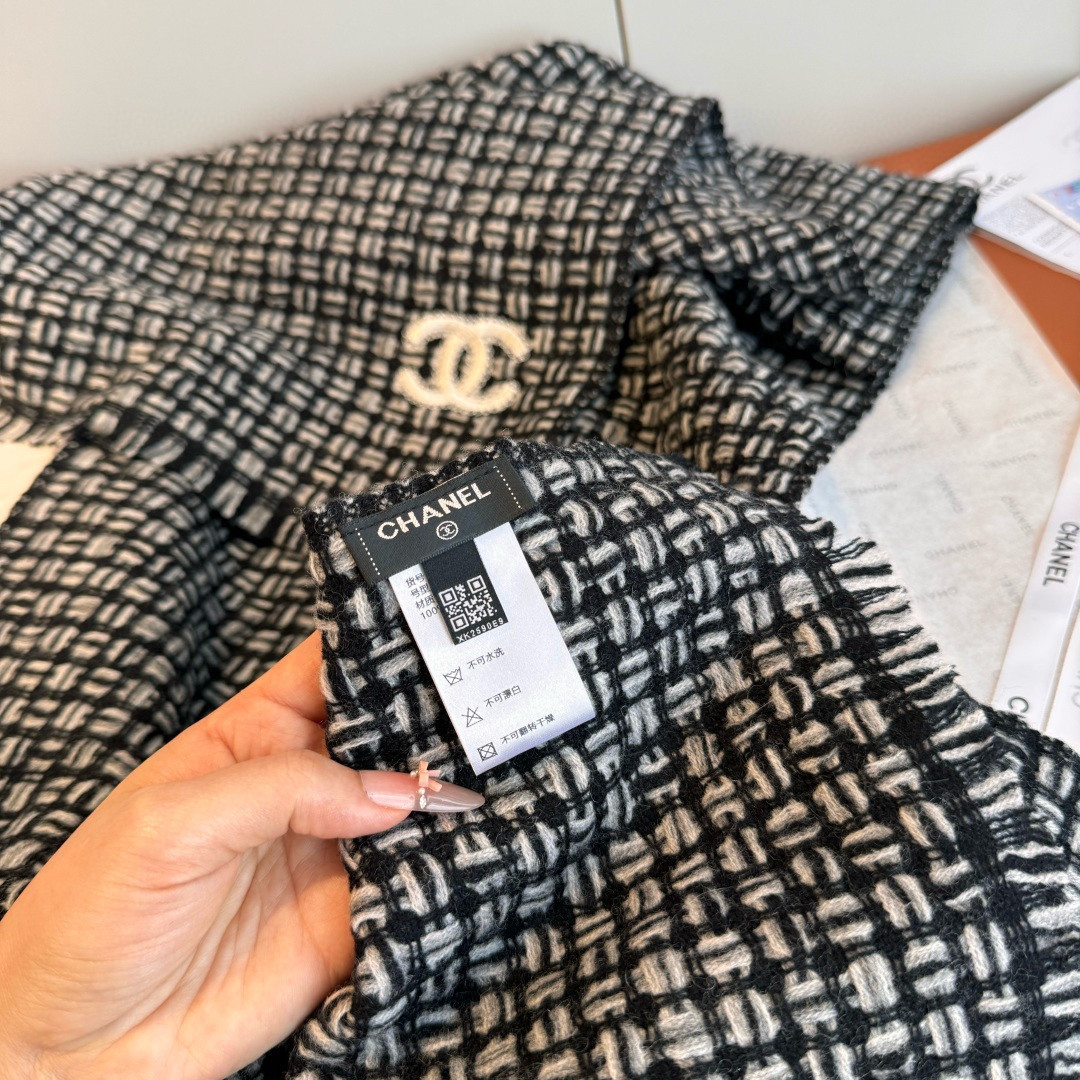 Ch**el scarf 38x185cm 100% cashmere