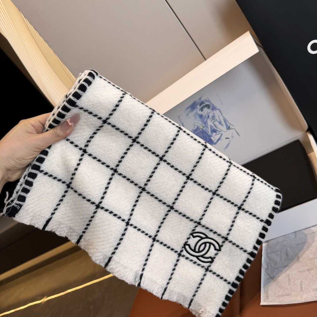 Ch**el scarf 38x185cm 100% cashmere