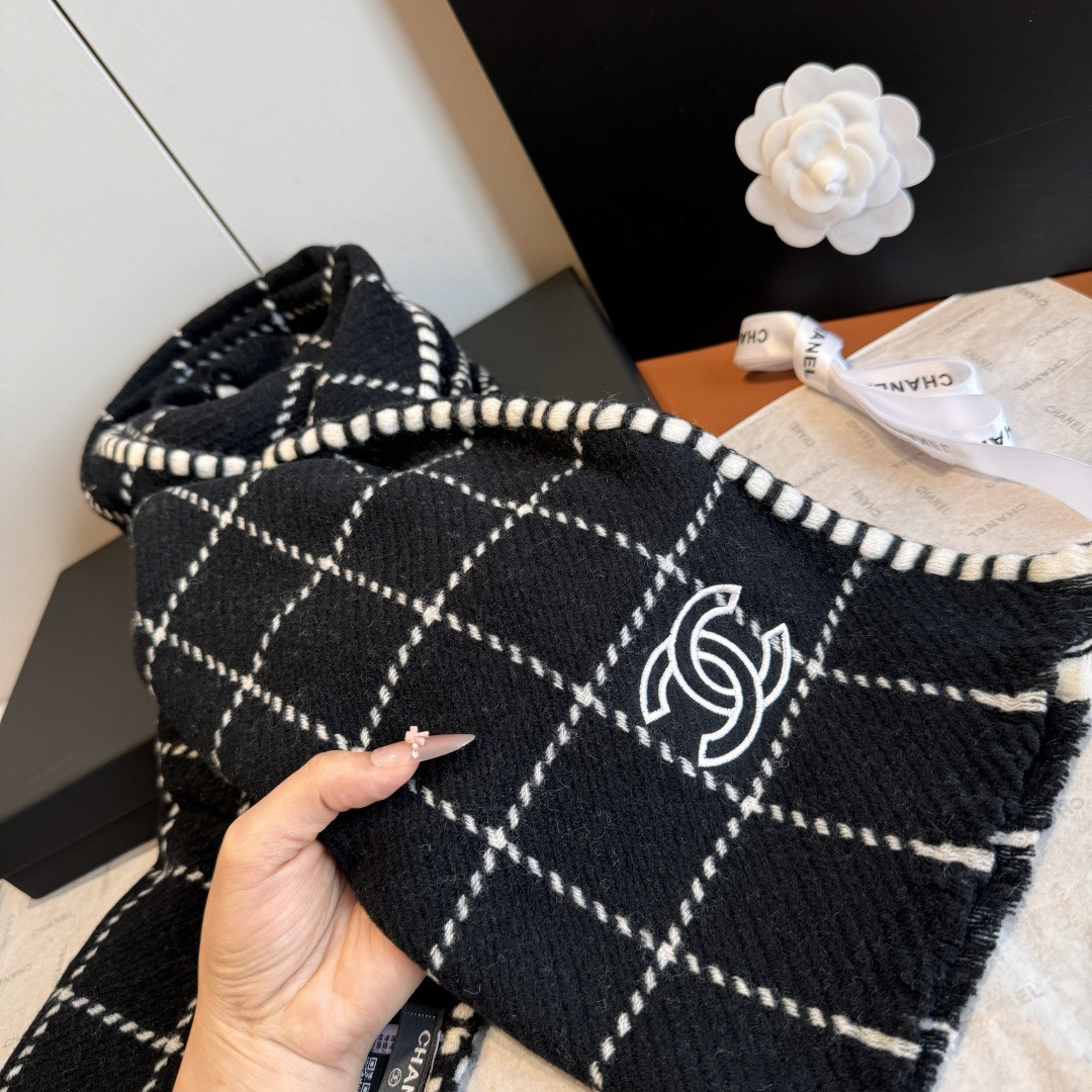 Ch**el scarf 38x185cm 100% cashmere