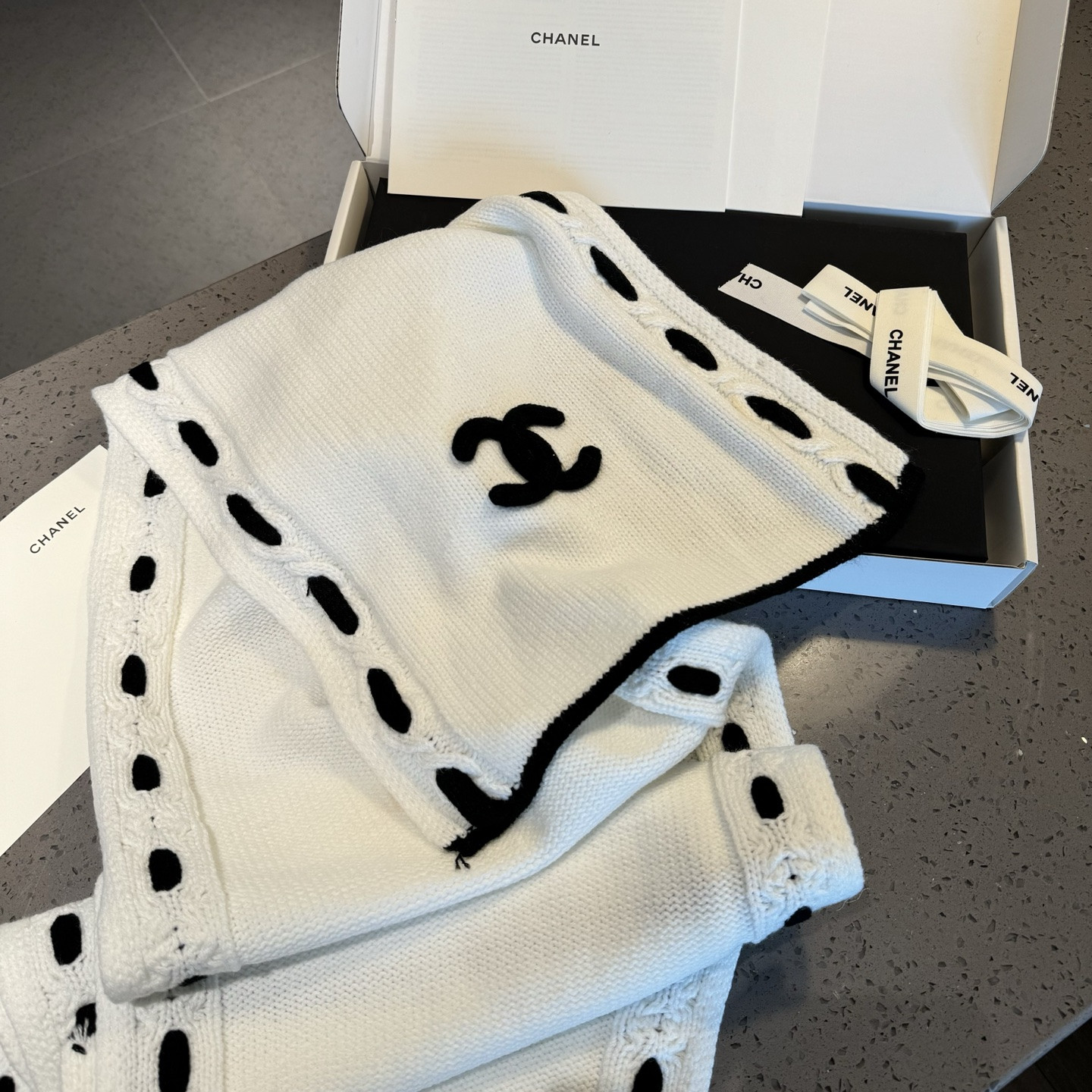 Ch**el scarf 32x170cm 100% cashmere