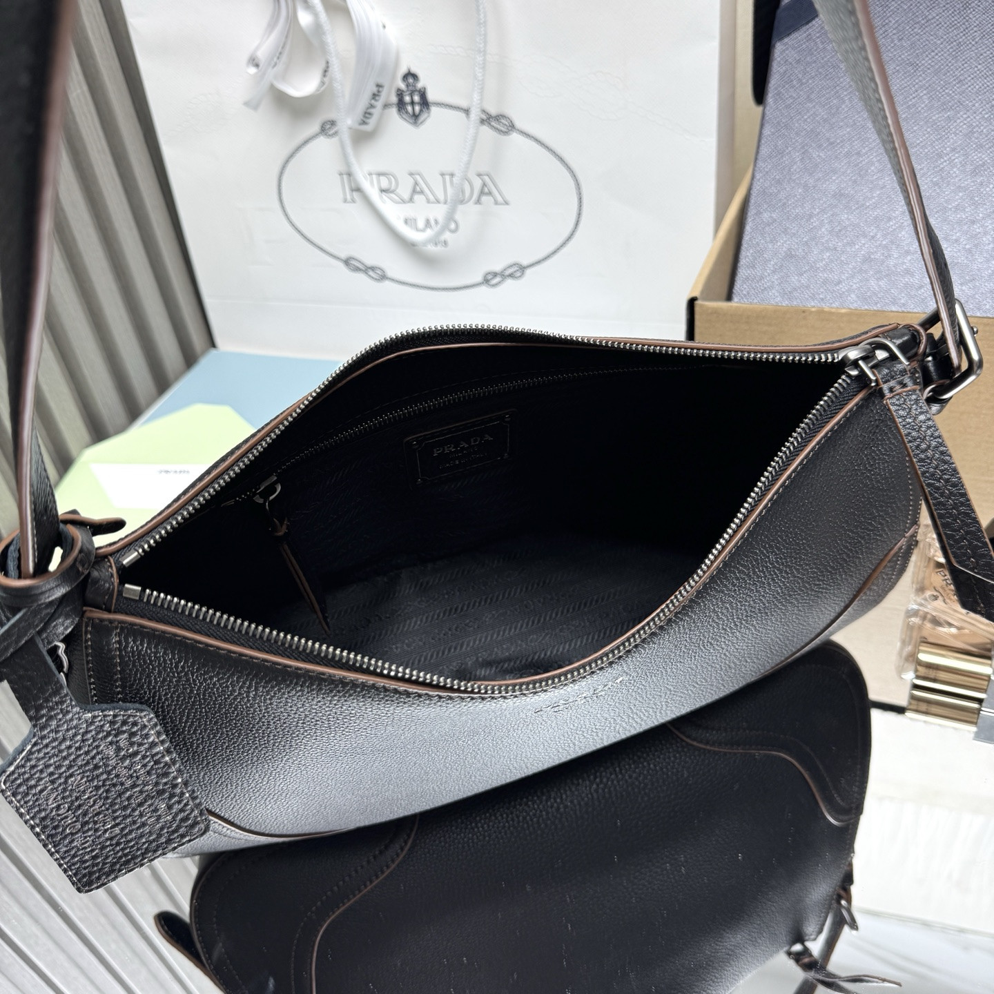 Pra*a Aimèe Large Leather Shoulder Bag 20x36x11cm