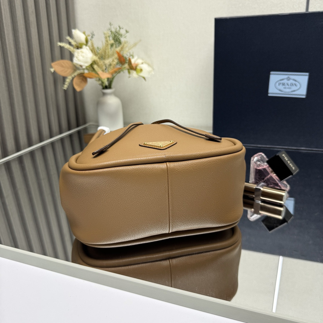 Pra*a Darling Drawstring Bucket Bag 22x21x10.5cm