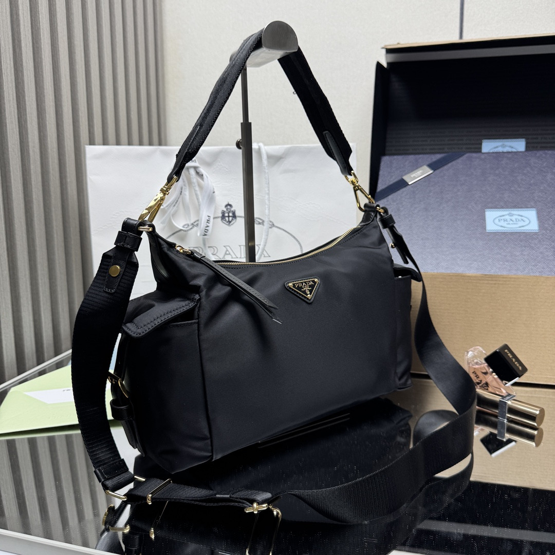 Pra*a Explore Large Re-Nylon and Leather Bag 22x32x11.5cm