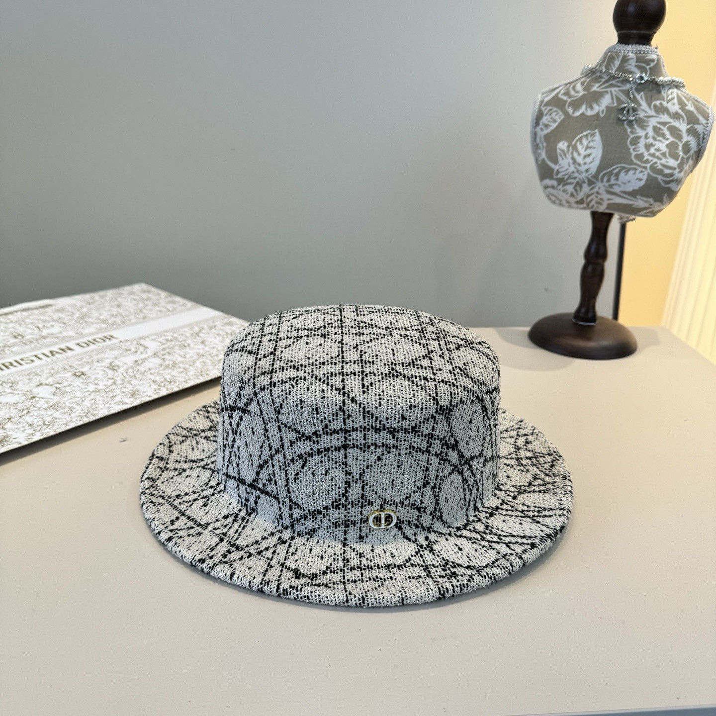 Dior Small Brim Bucket Hat 57cm Head Circumference