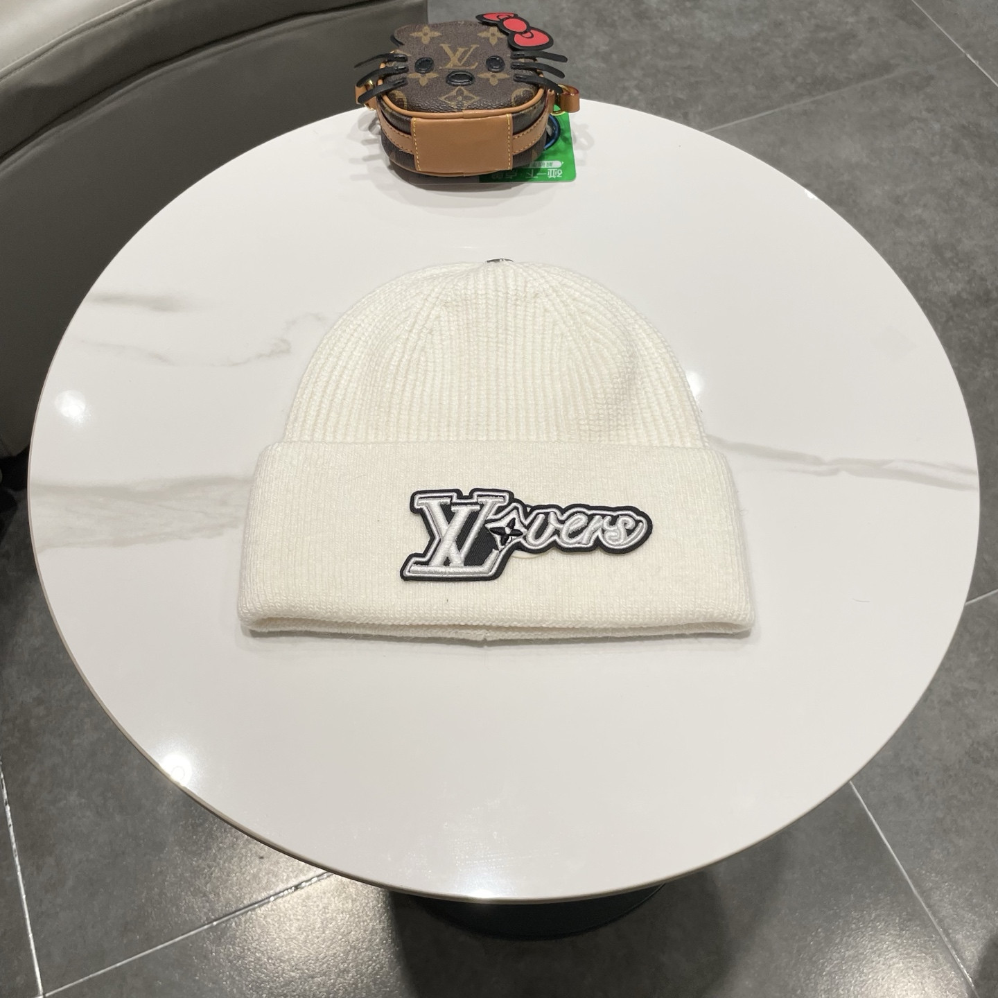 l0vis Vvtt0n beanie