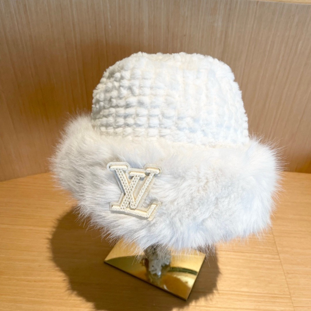 l0vis Vvtt0n bucket hat