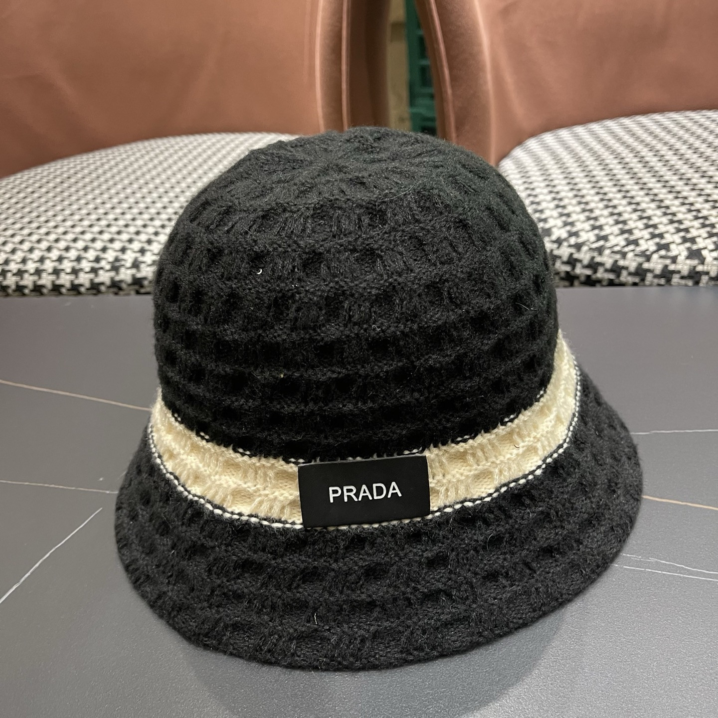 Pra*a bucket hat