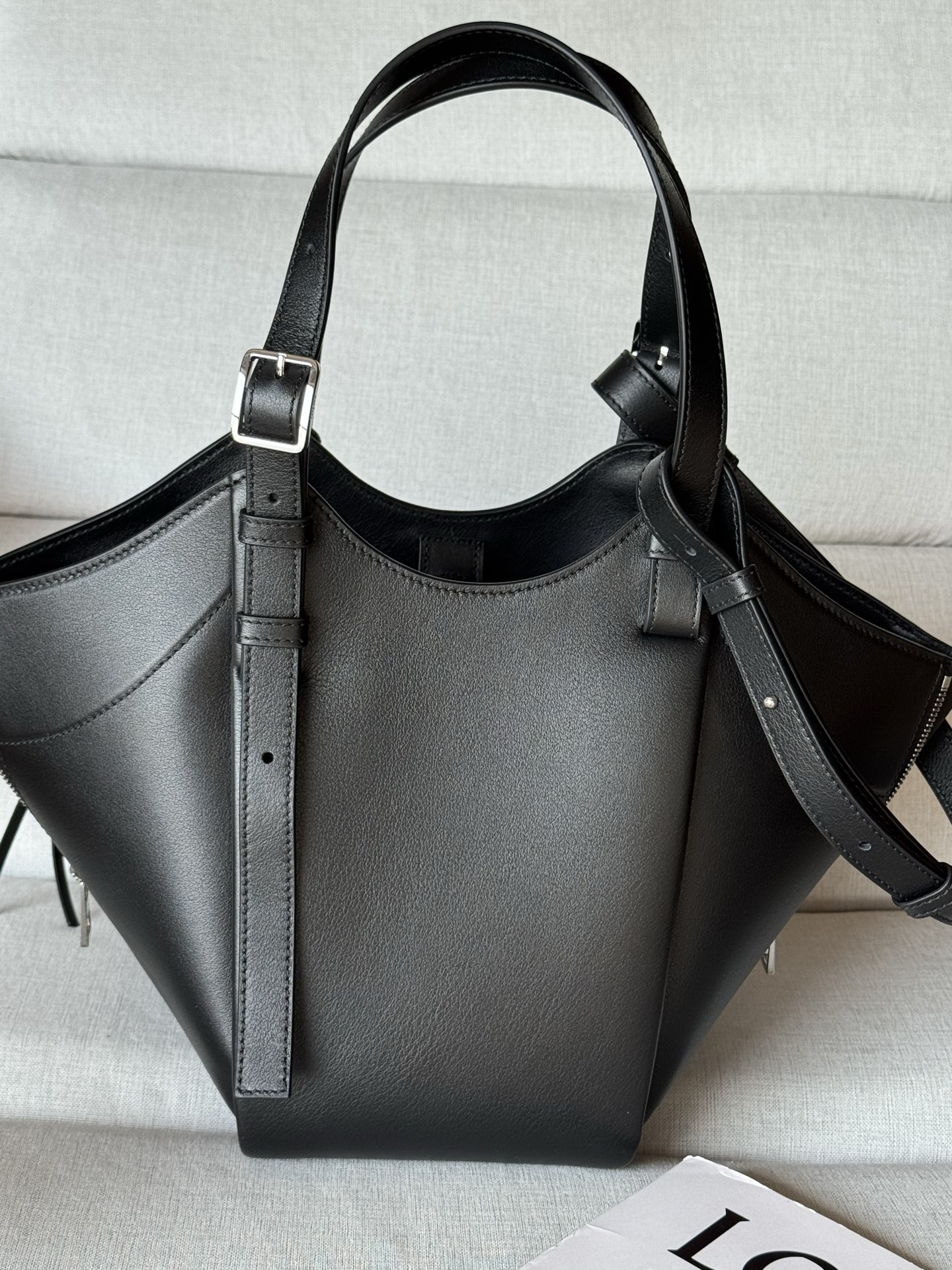 L0ew* Hammock Flip Bag in Classic Calfskin No Pendant 21x15x22.5cm