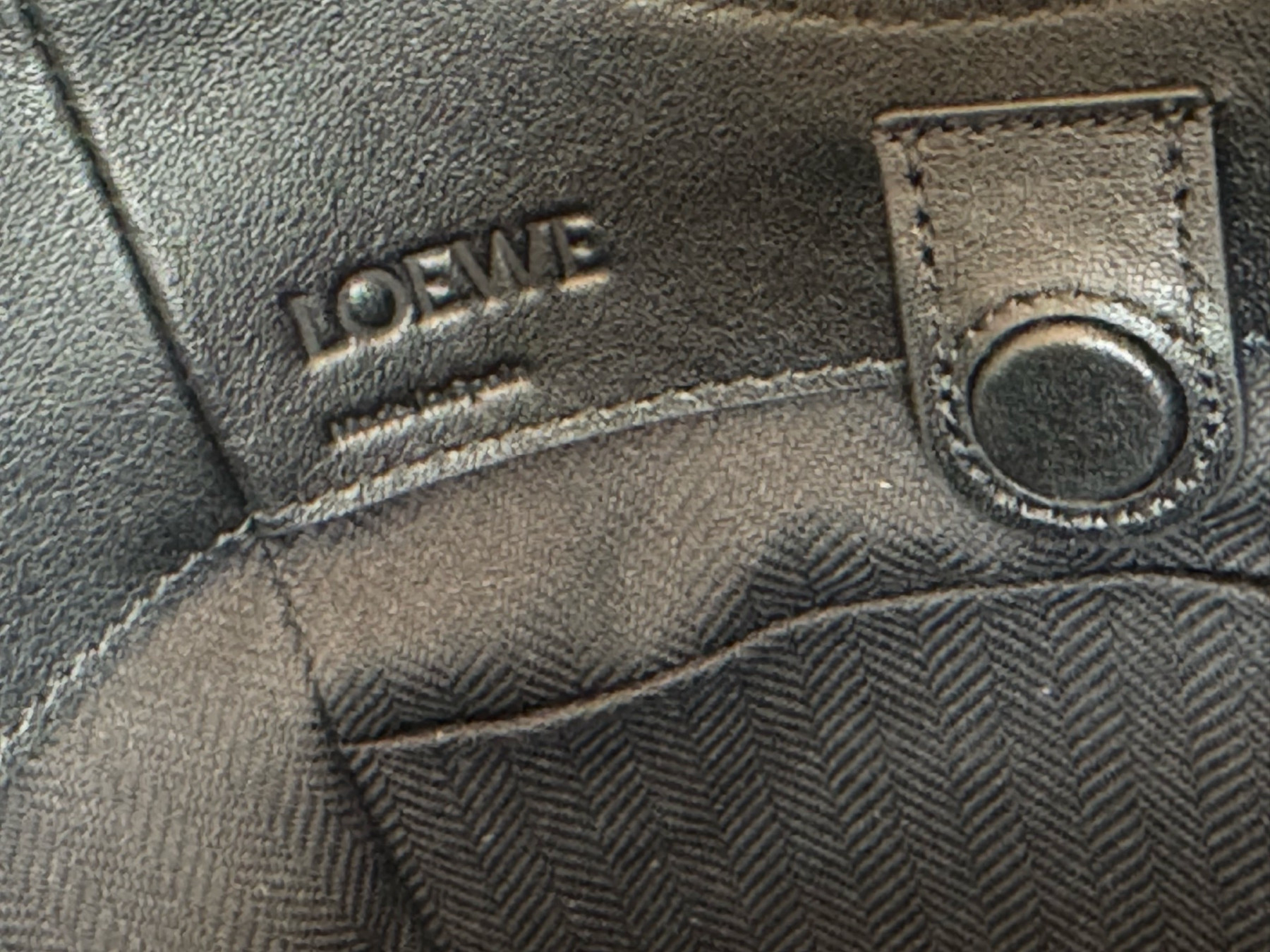 L0ew* Hammock Flip Bag in Classic Calfskin No Pendant 21x15x22.5cm