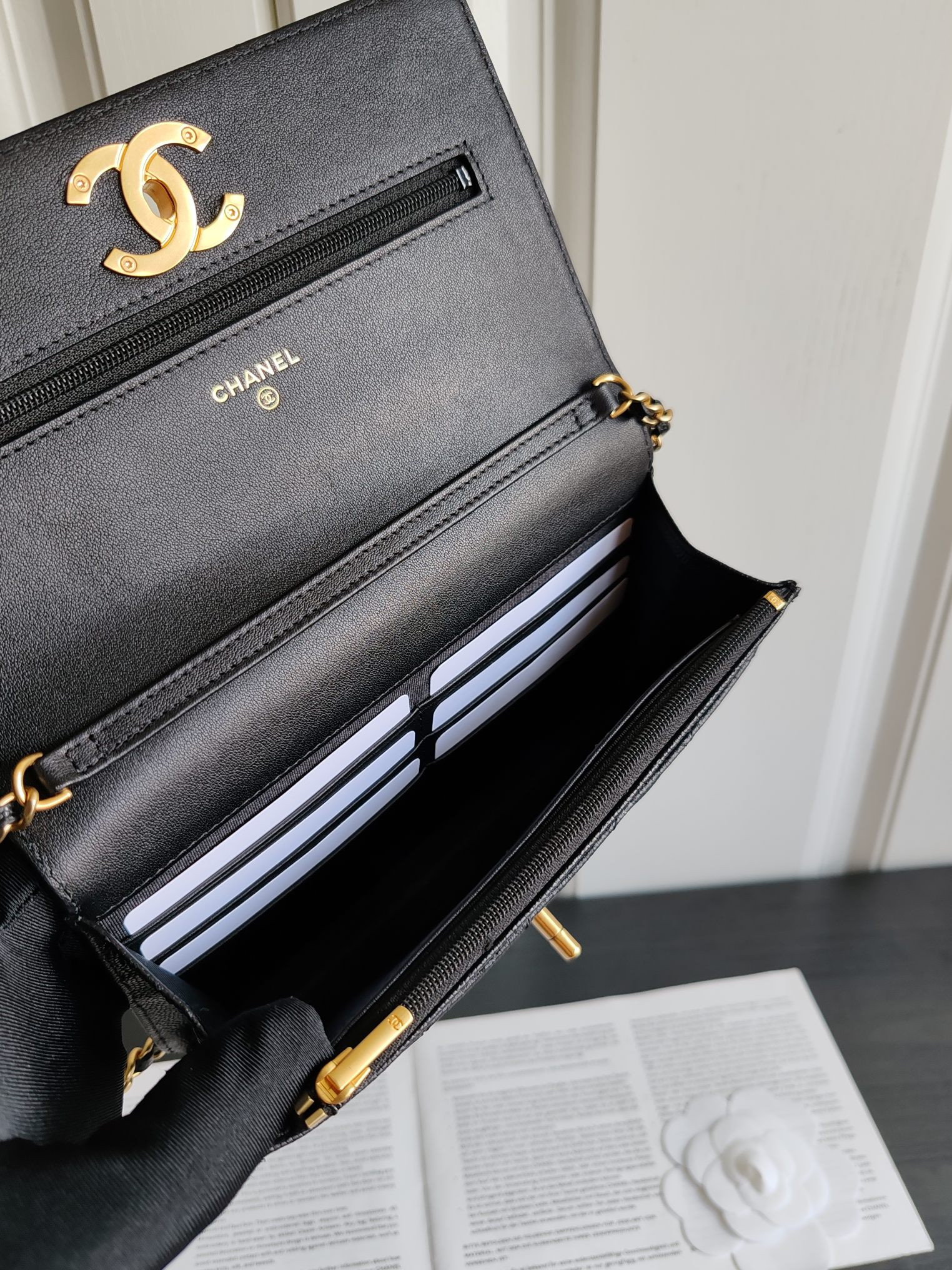 Ch**el WOC CLASSIC WALLET ON CHAIN 13x19cm