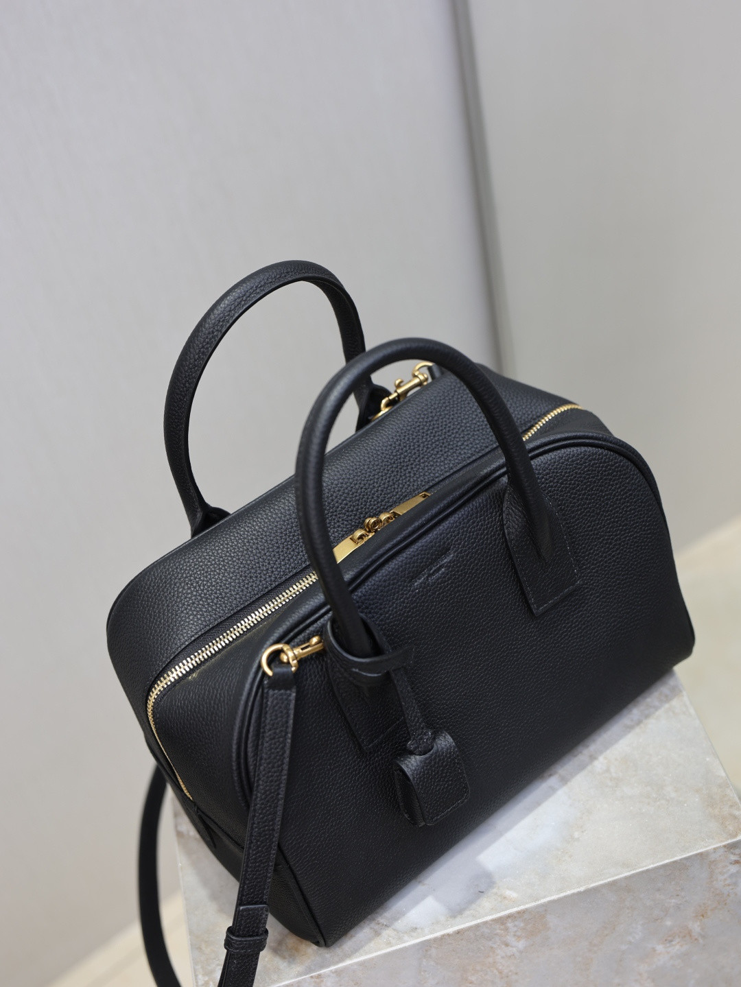 Y51 SAC DE JOUR Small Boston in Grained Leather 27x18x15cm