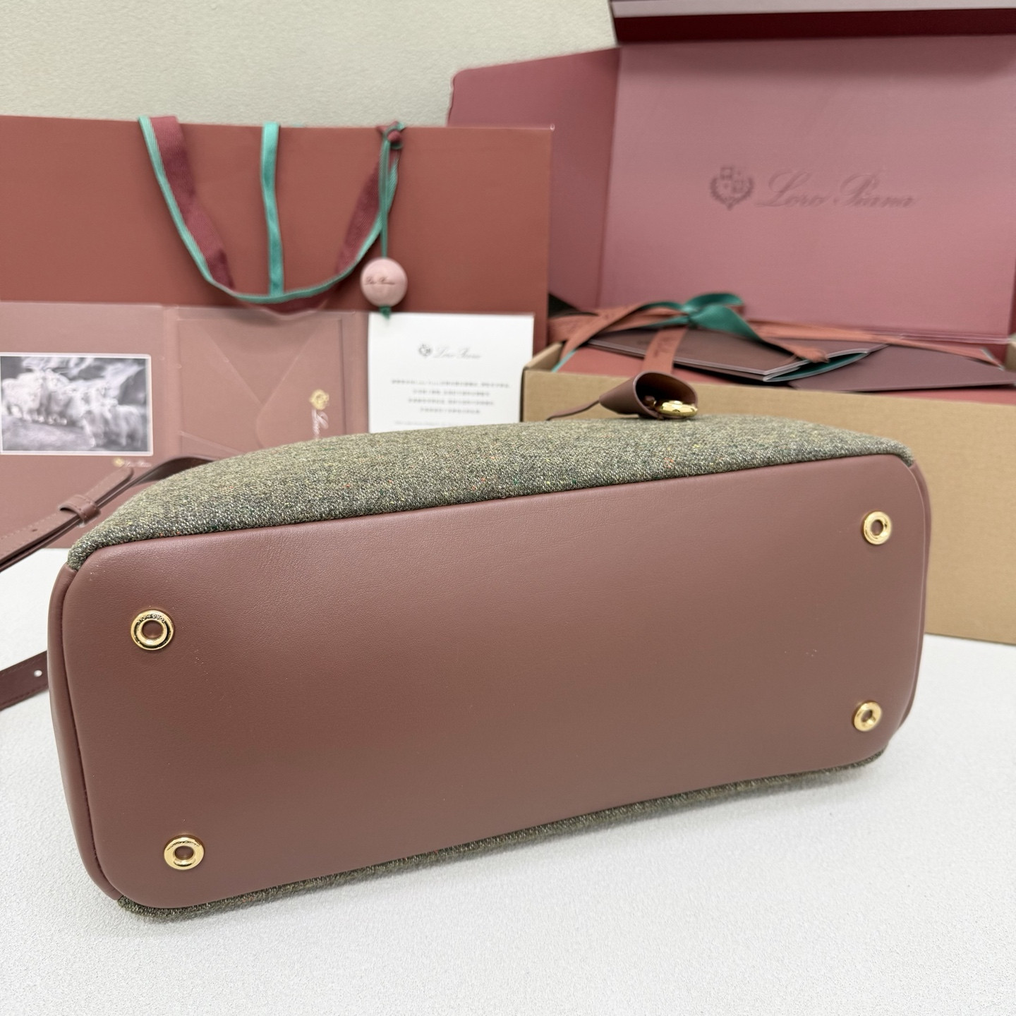 L0r0 P1ana Needle 38x22x16cm