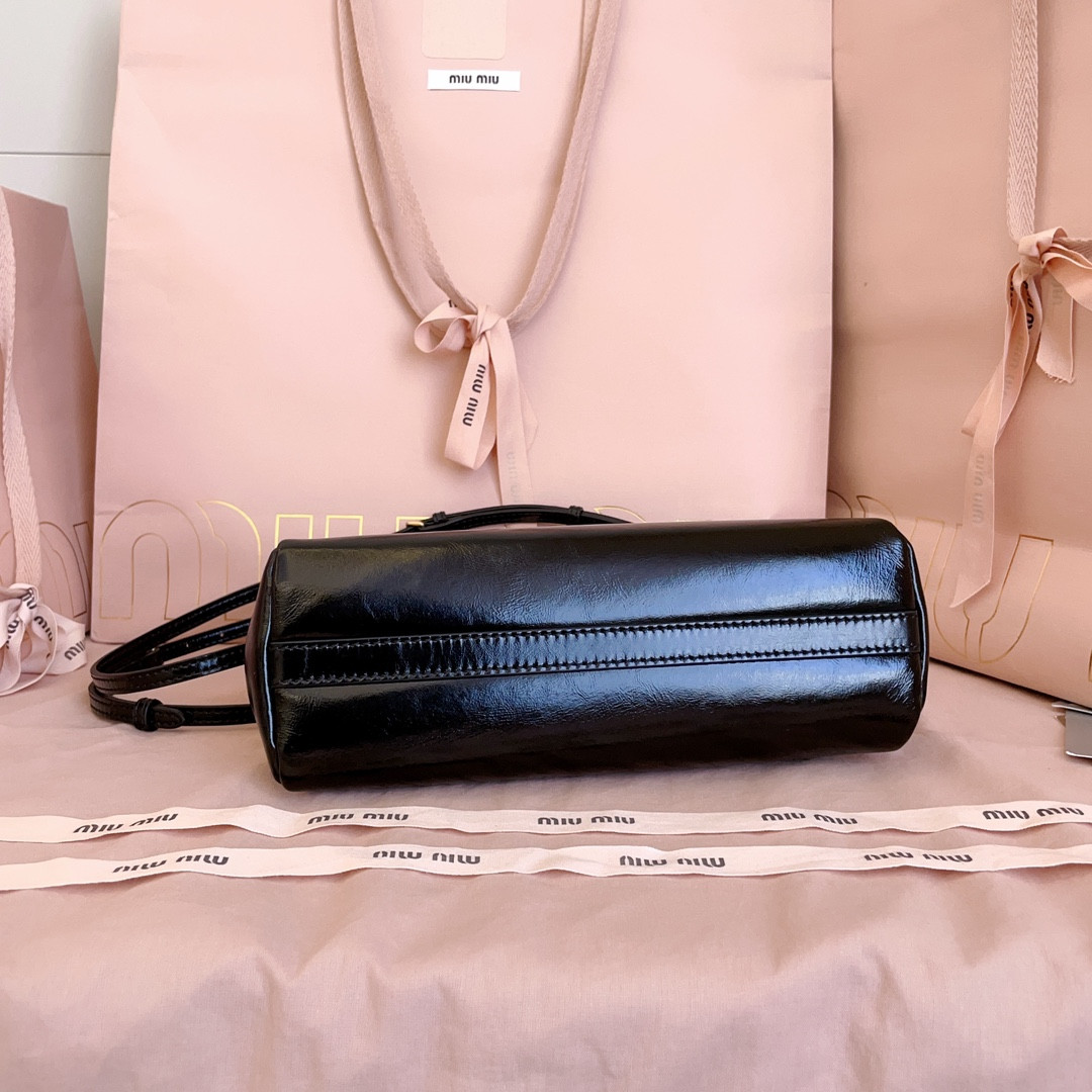 Miu Miu Caprice Leather Clutch 14x24x8.5cm