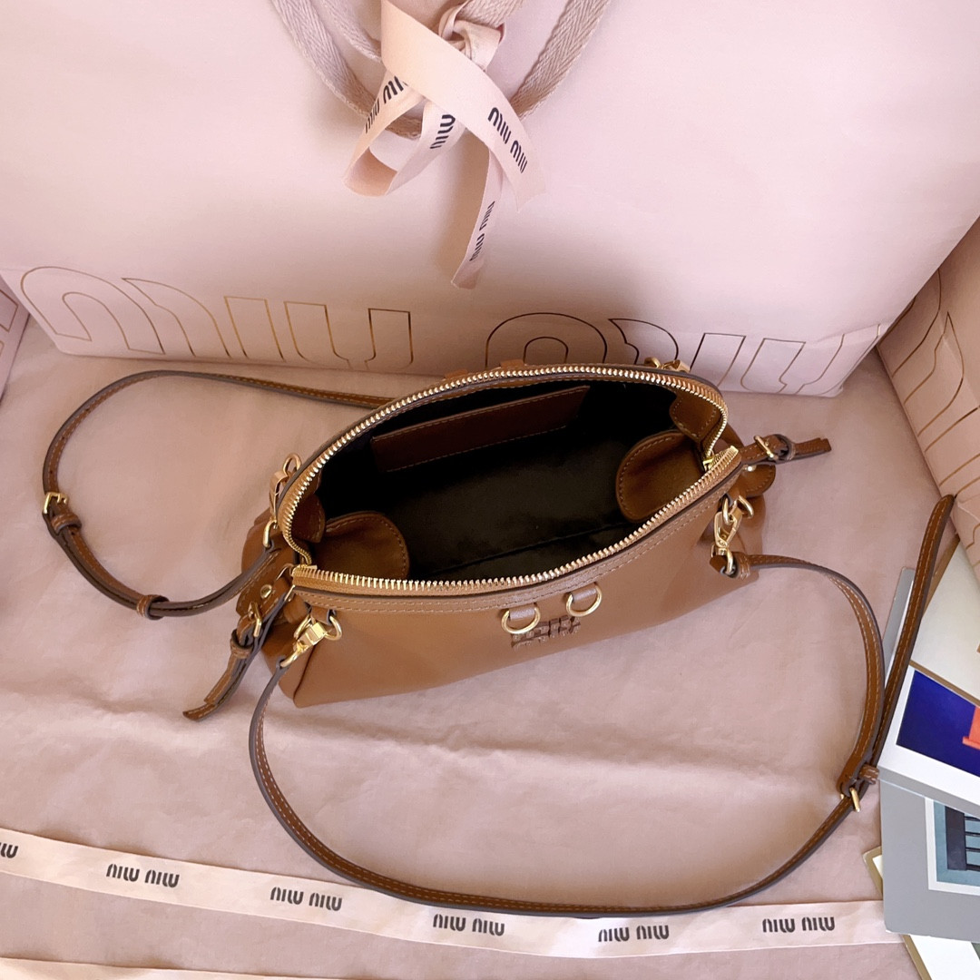 M1v M1v caprice leather clutch 14x24x8.5cm